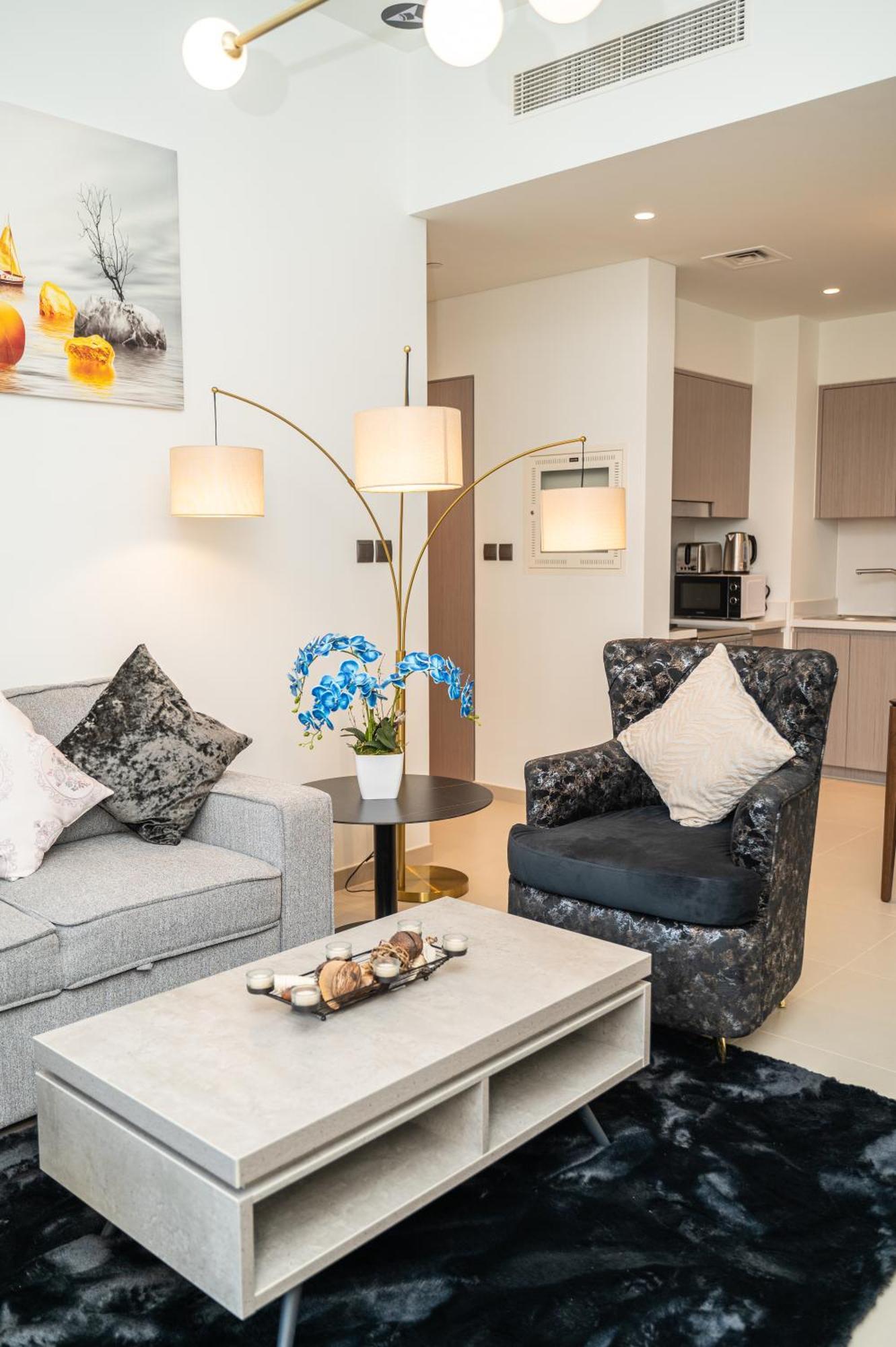 Apartment Downtown 2br In Act Towers Near Burj Khalifa