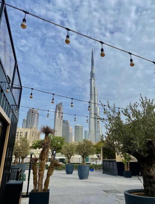 Huge Walking To Mall And Burj Khalifa *