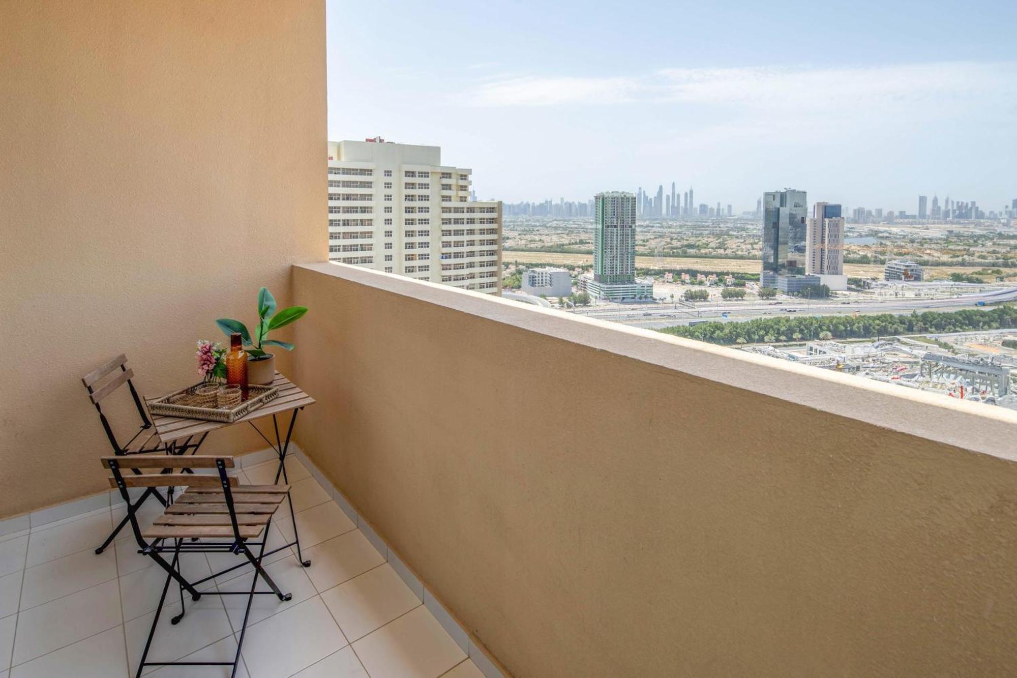 Frank Porter - Damac Ghalia Apartment *