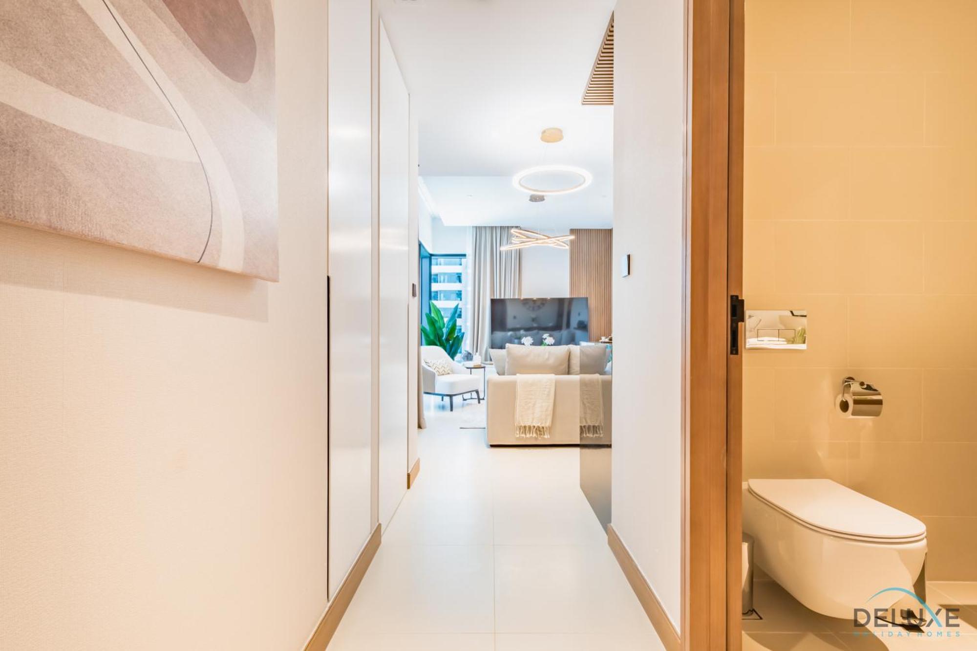 Chic 1br In Vida Residences Marina By Deluxe Homes