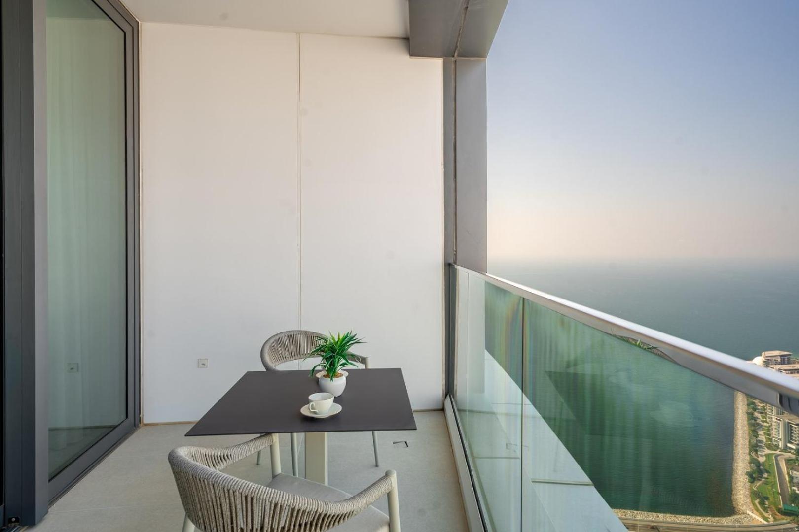 Guestready - Sky-high Dreamscape Apartment