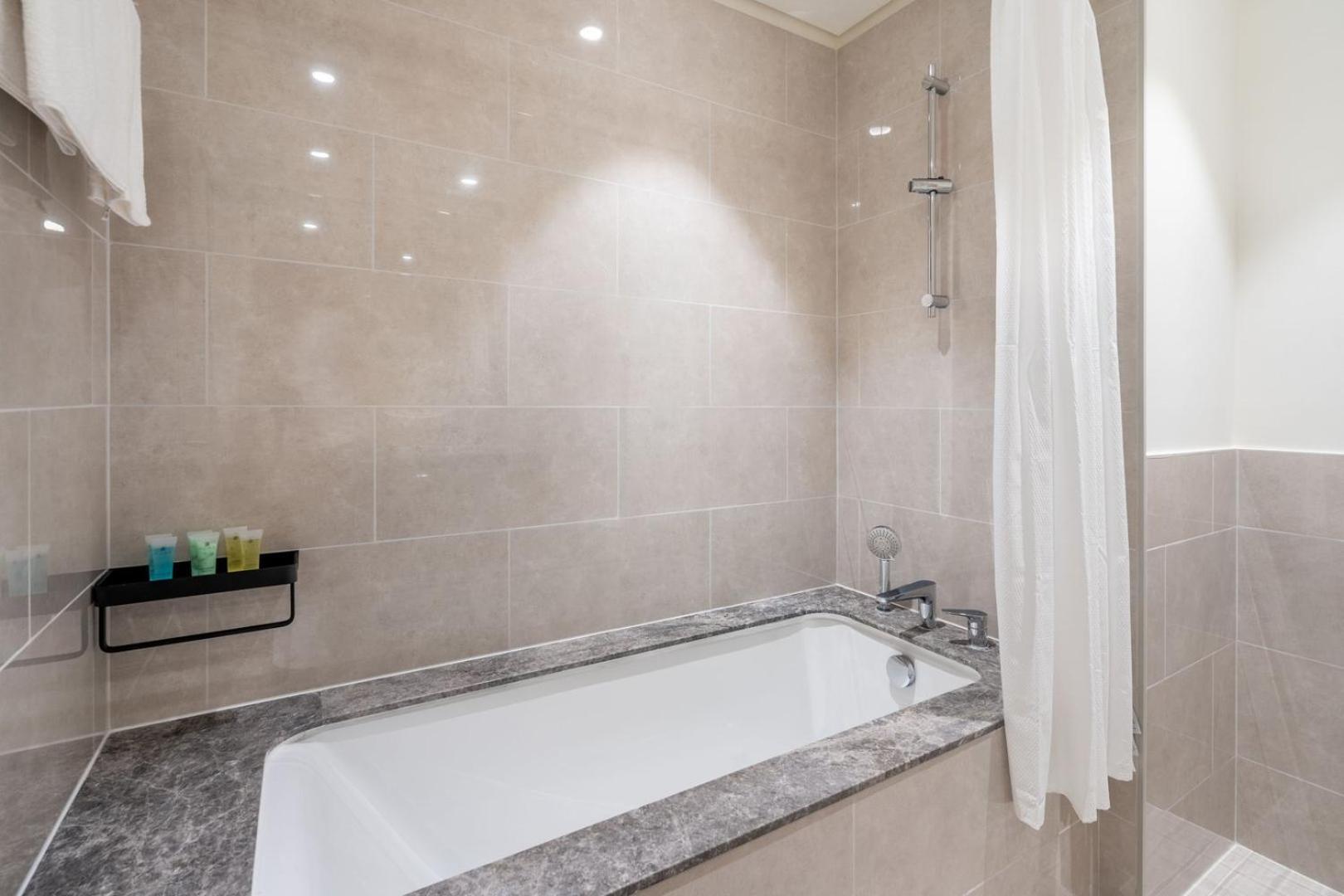 Guestready - Downtown Bliss With Seaview *