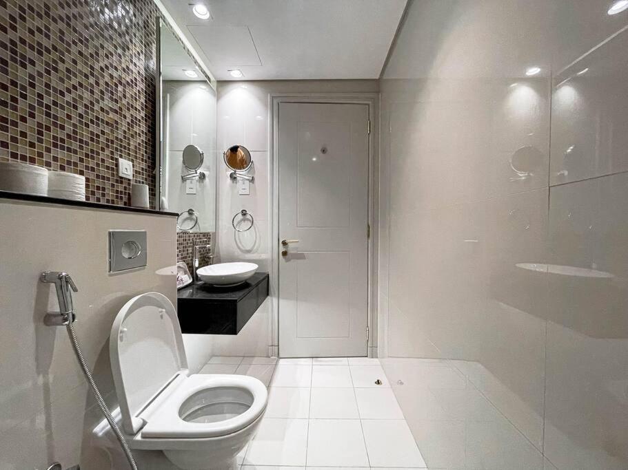 Two Bed In Damac Upper Crest Tower Near Burj Khalifa - Ezytrac Apartment Dubai