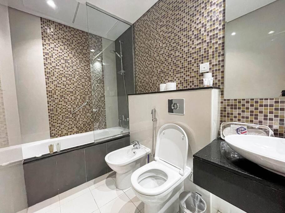 Two Bed In Damac Upper Crest Tower Near Burj Khalifa - Ezytrac Dubai