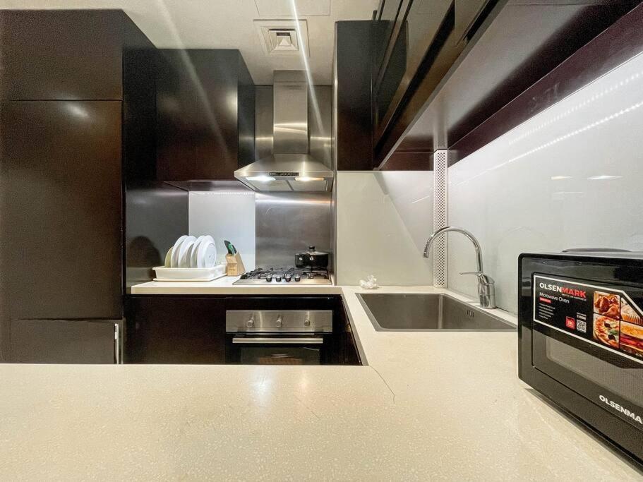 Apartment Two Bed In Damac Upper Crest Tower Near Burj Khalifa - Ezytrac