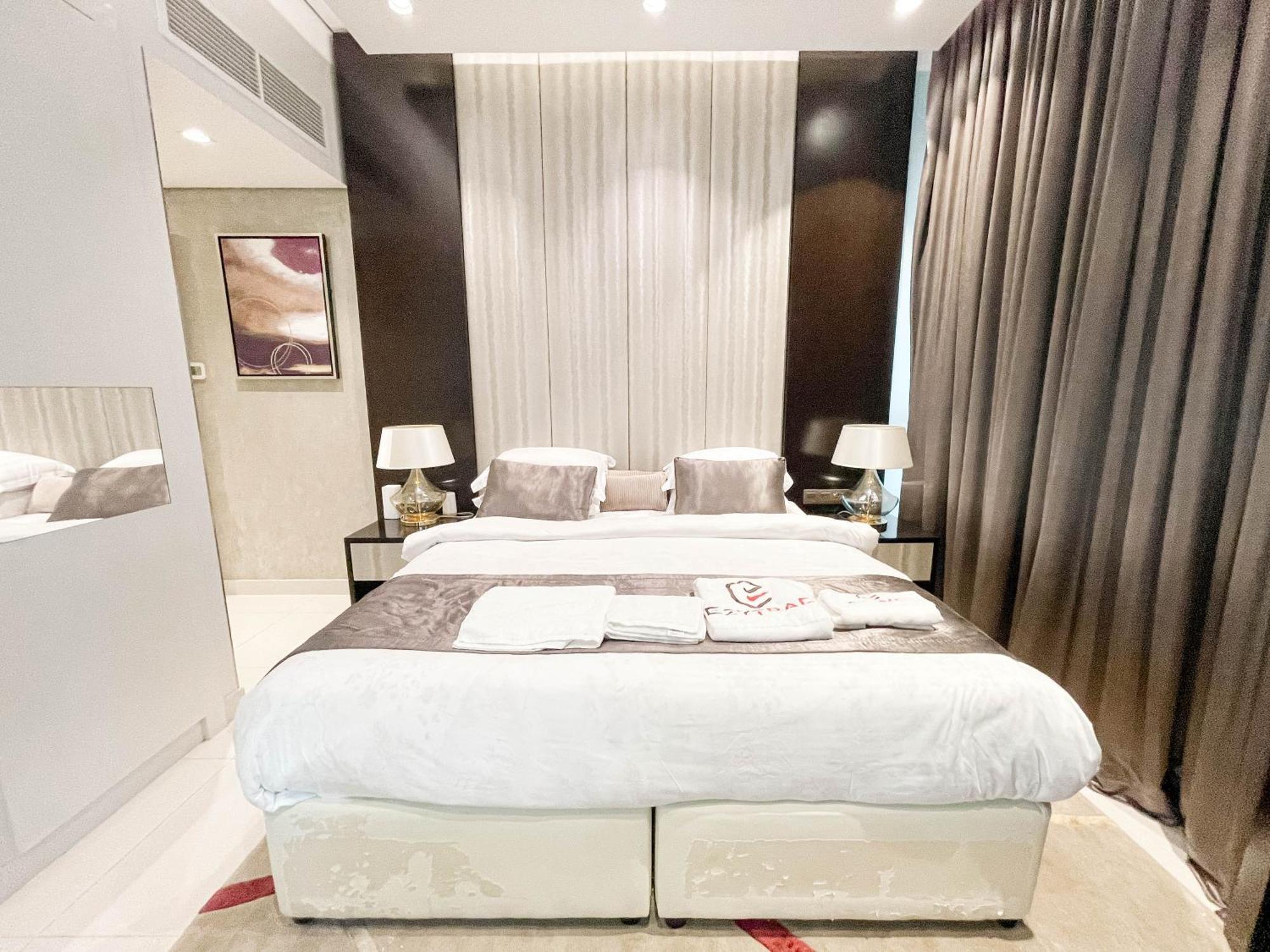 Two Bed In Damac Upper Crest Tower Near Burj Khalifa - Ezytrac *