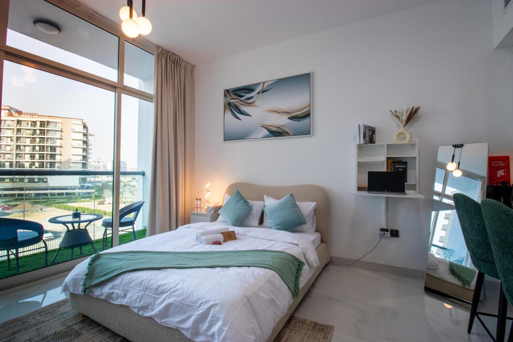 Queen Bed, Full Kitchen, New Unit *