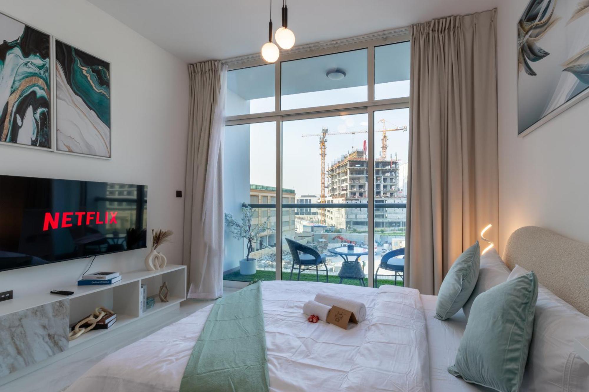 Queen Bed, Full Kitchen, New Unit Dubai