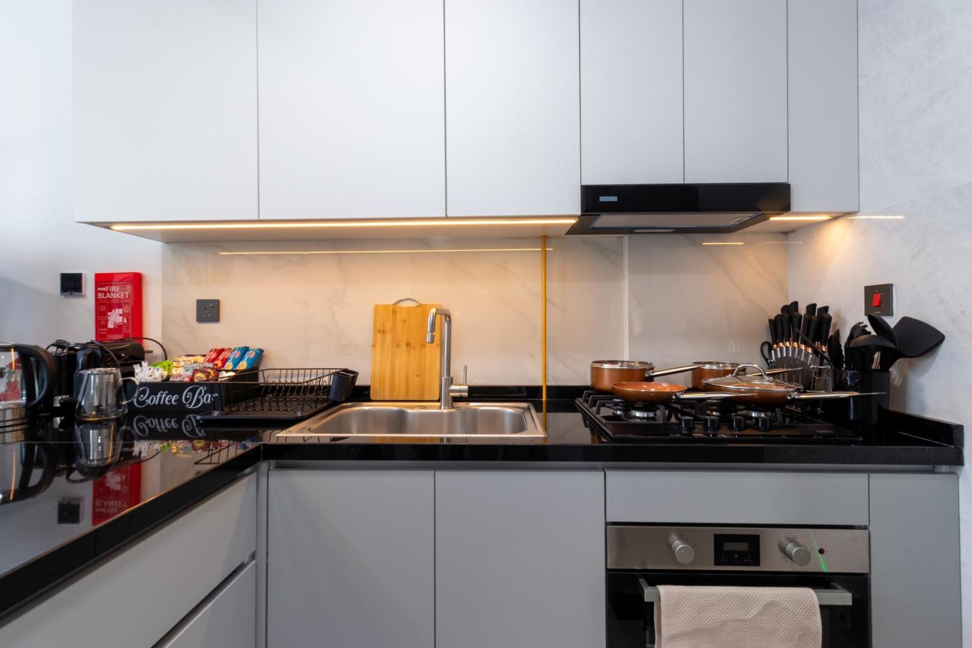 Apartment Queen Bed, Full Kitchen, New Unit Dubai
