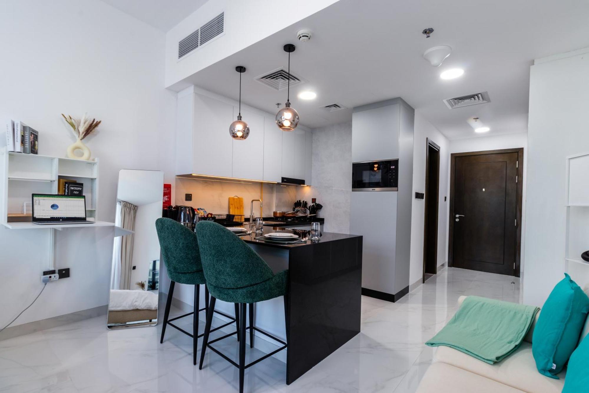 Apartment Queen Bed, Full Kitchen, New Unit