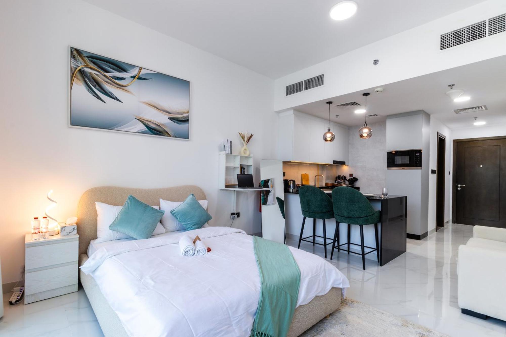 Queen Bed, Full Kitchen, New Unit