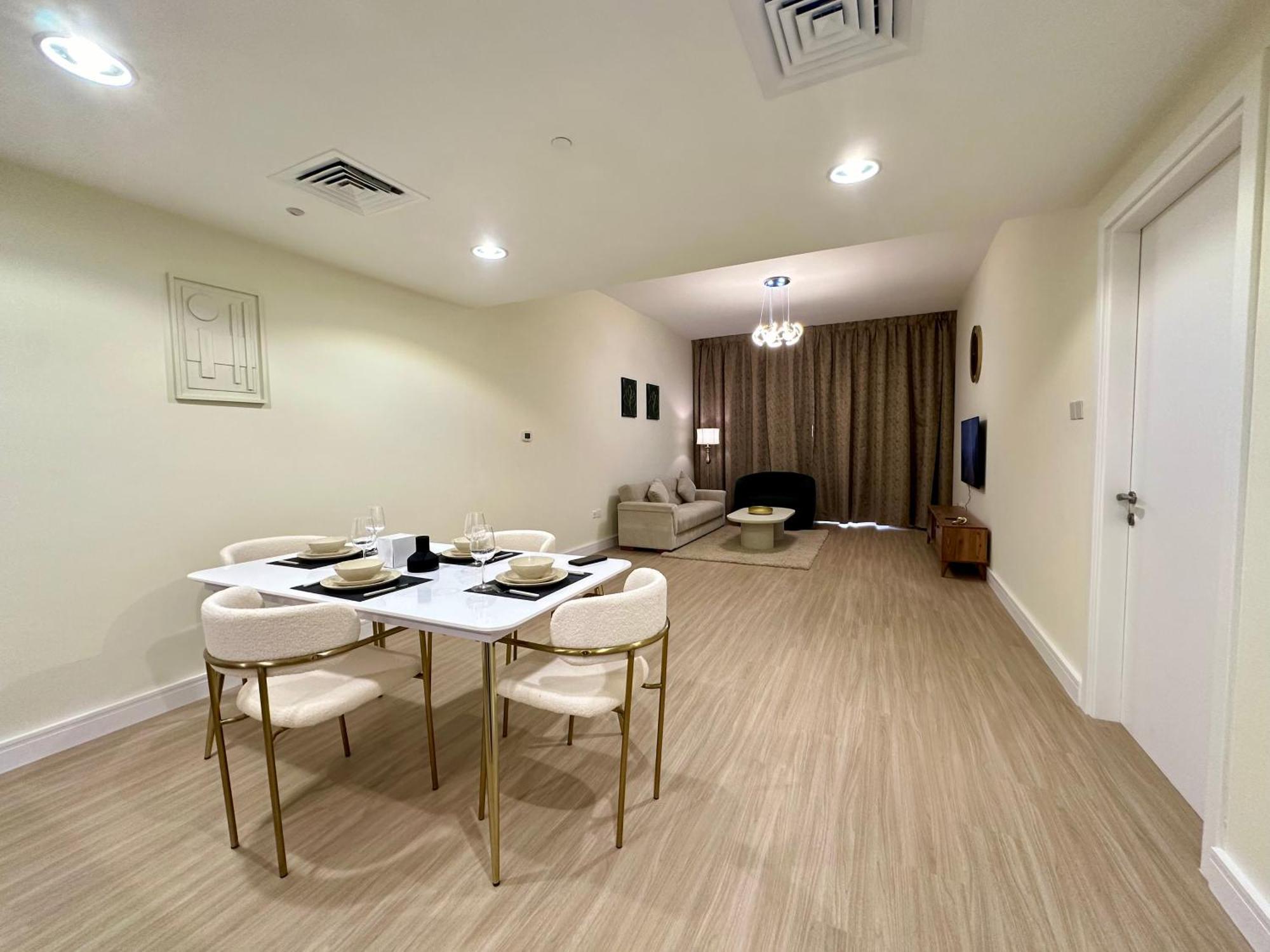 Jvc Emirates Garden Quickstay Homes 32