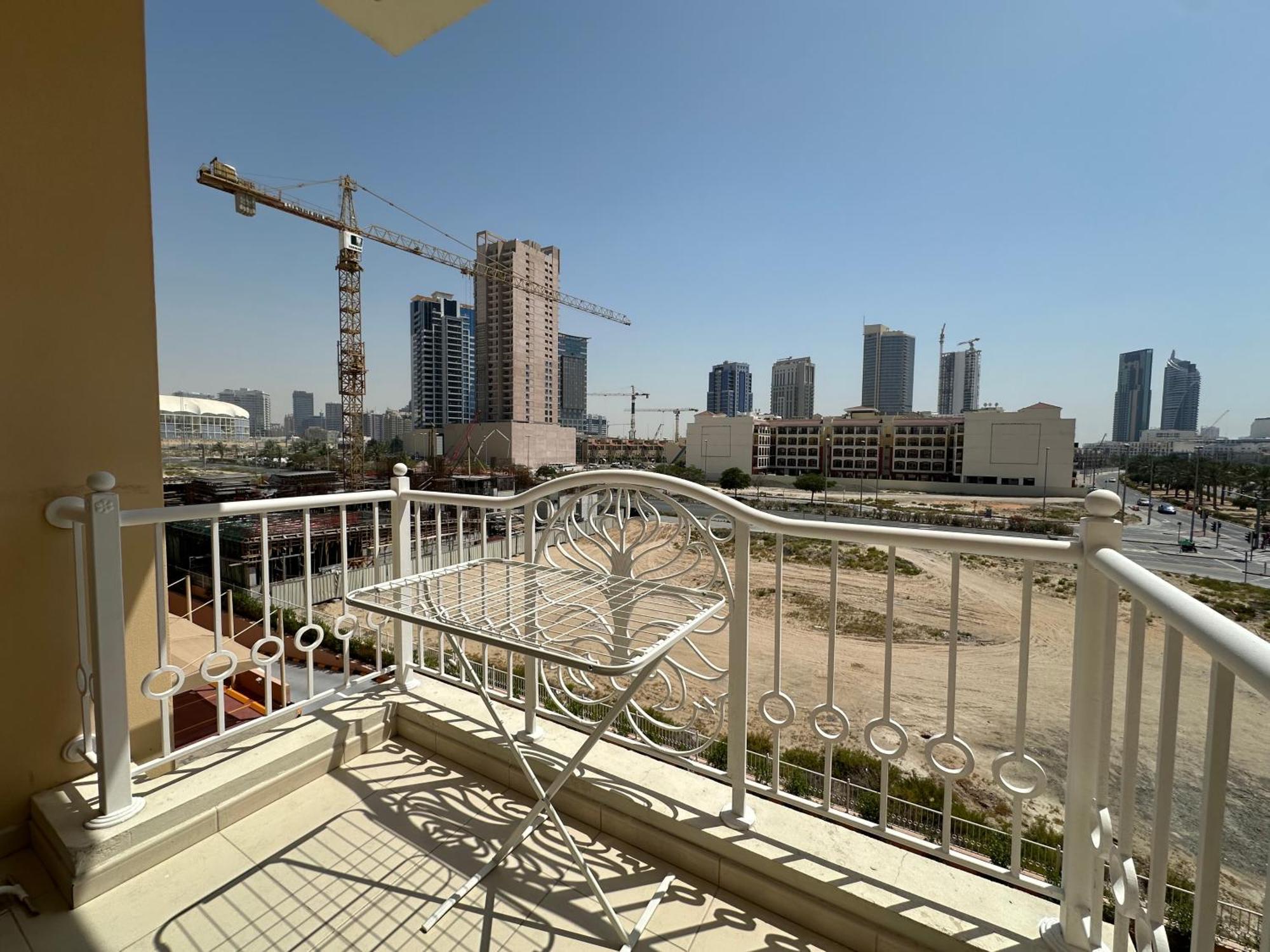 Jvc Emirates Garden Quickstay Homes 32 *
