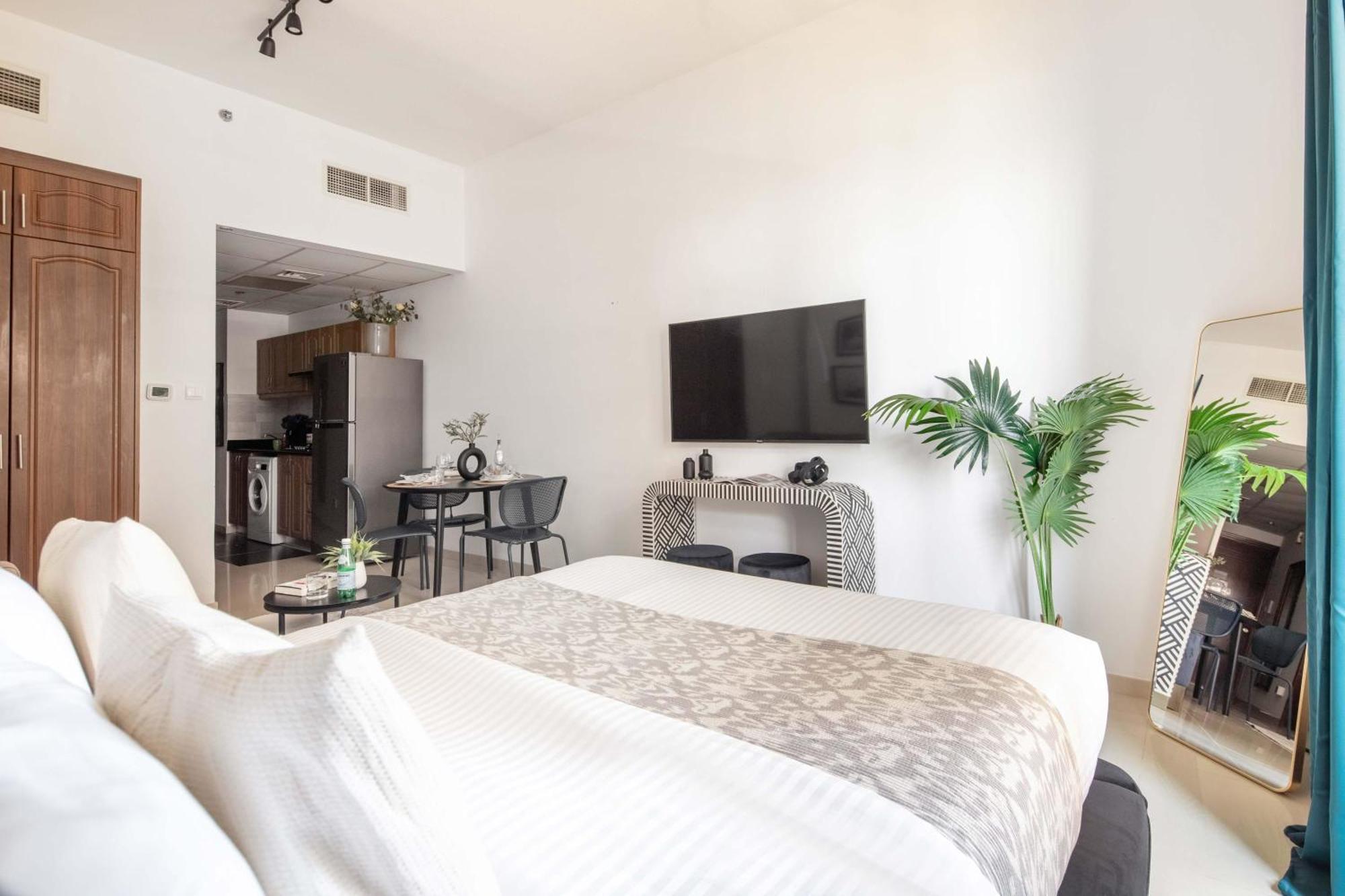 Frank Porter - Elite Sports Apartment