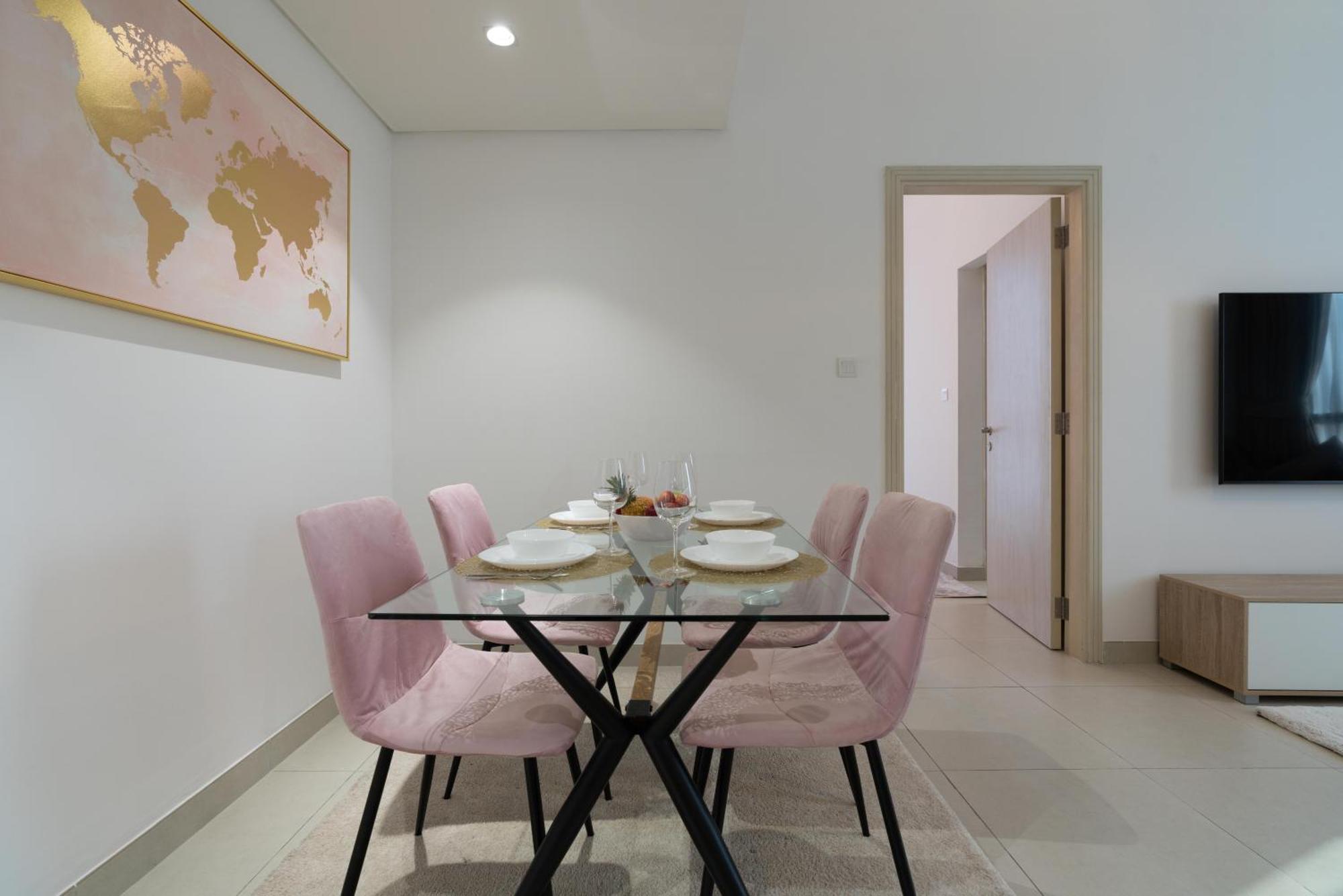 Modern 1-bedroom In Family-friendly With Swimming Pool, Gym & Free Parking. Apartment