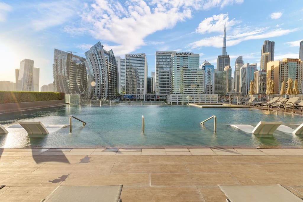 Waves - Comfort And Style In A 21st-floor With View Dubai