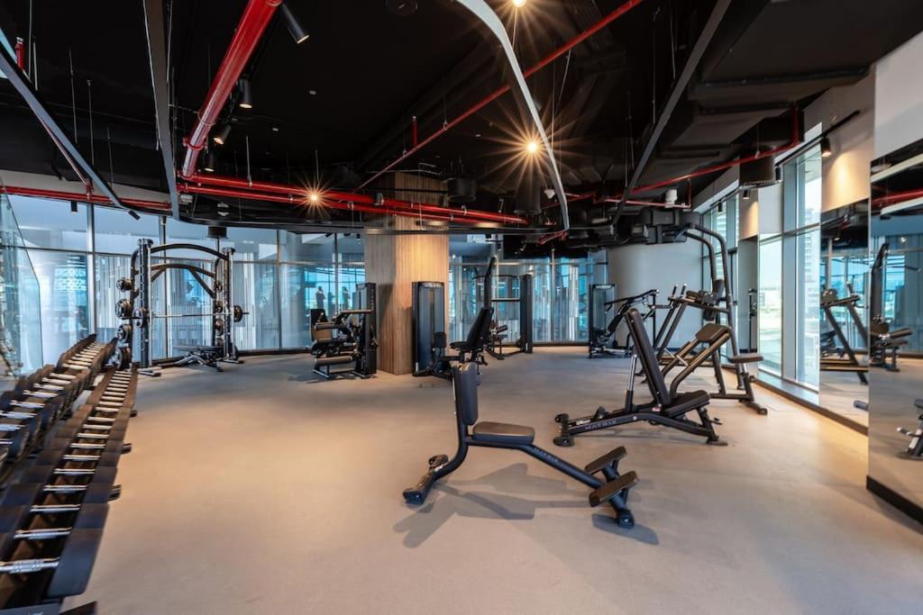 Waves - Comfort And Style In A 21st-floor With View Dubai