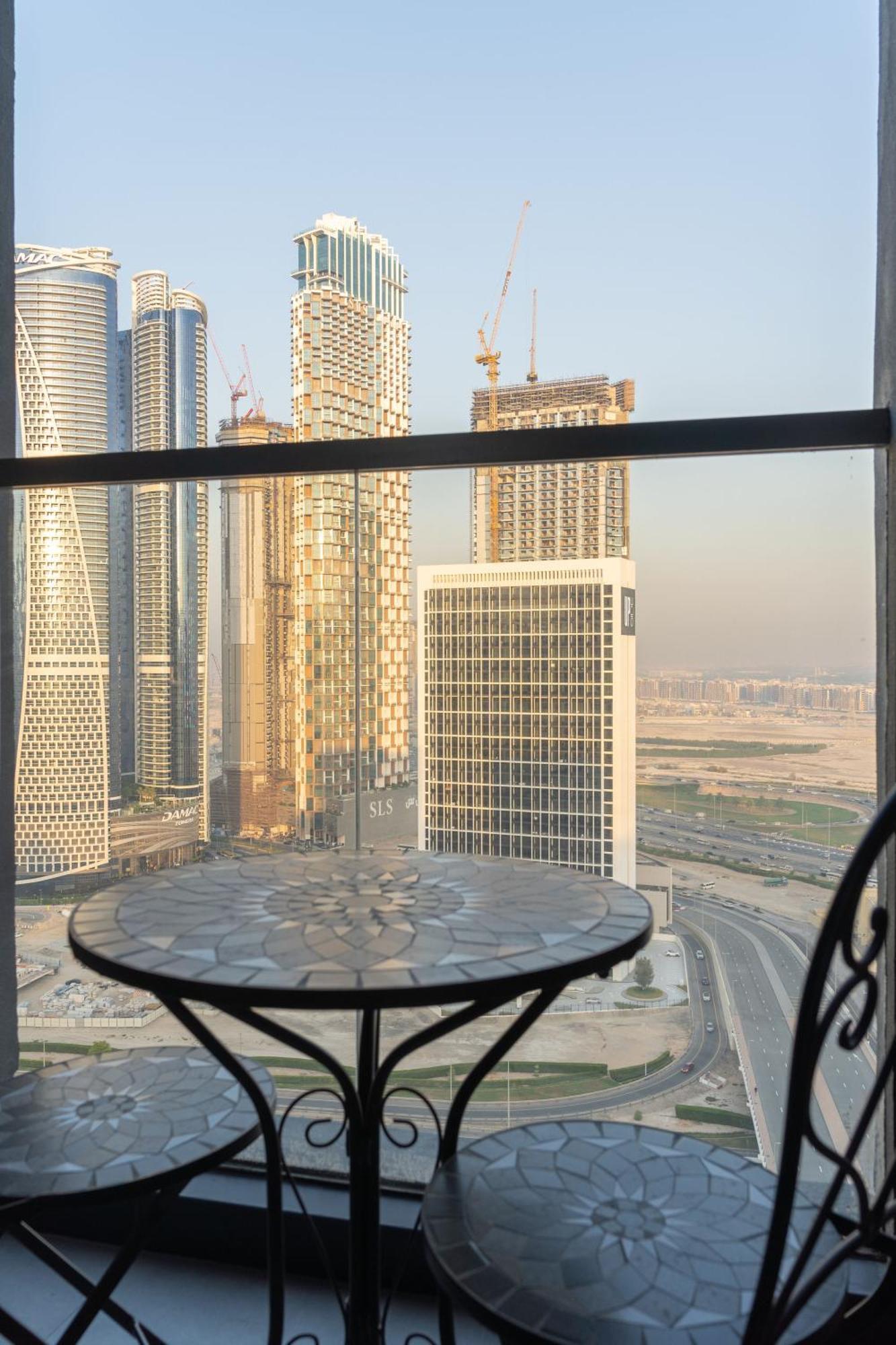 Waves - Comfort And Style In A 21st-floor With View Dubai