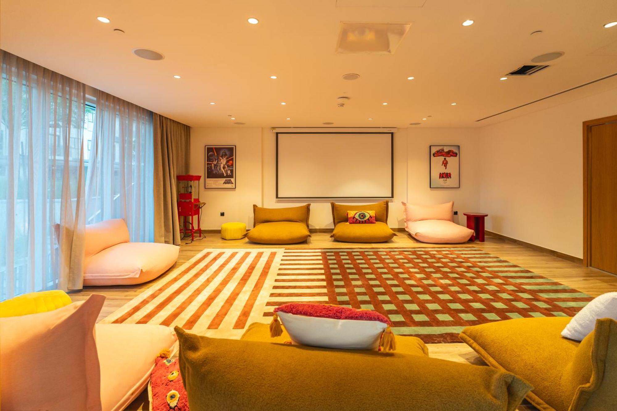 Oraya - Stylish 2br In Socio Tower 2 With Pool View Apartment
