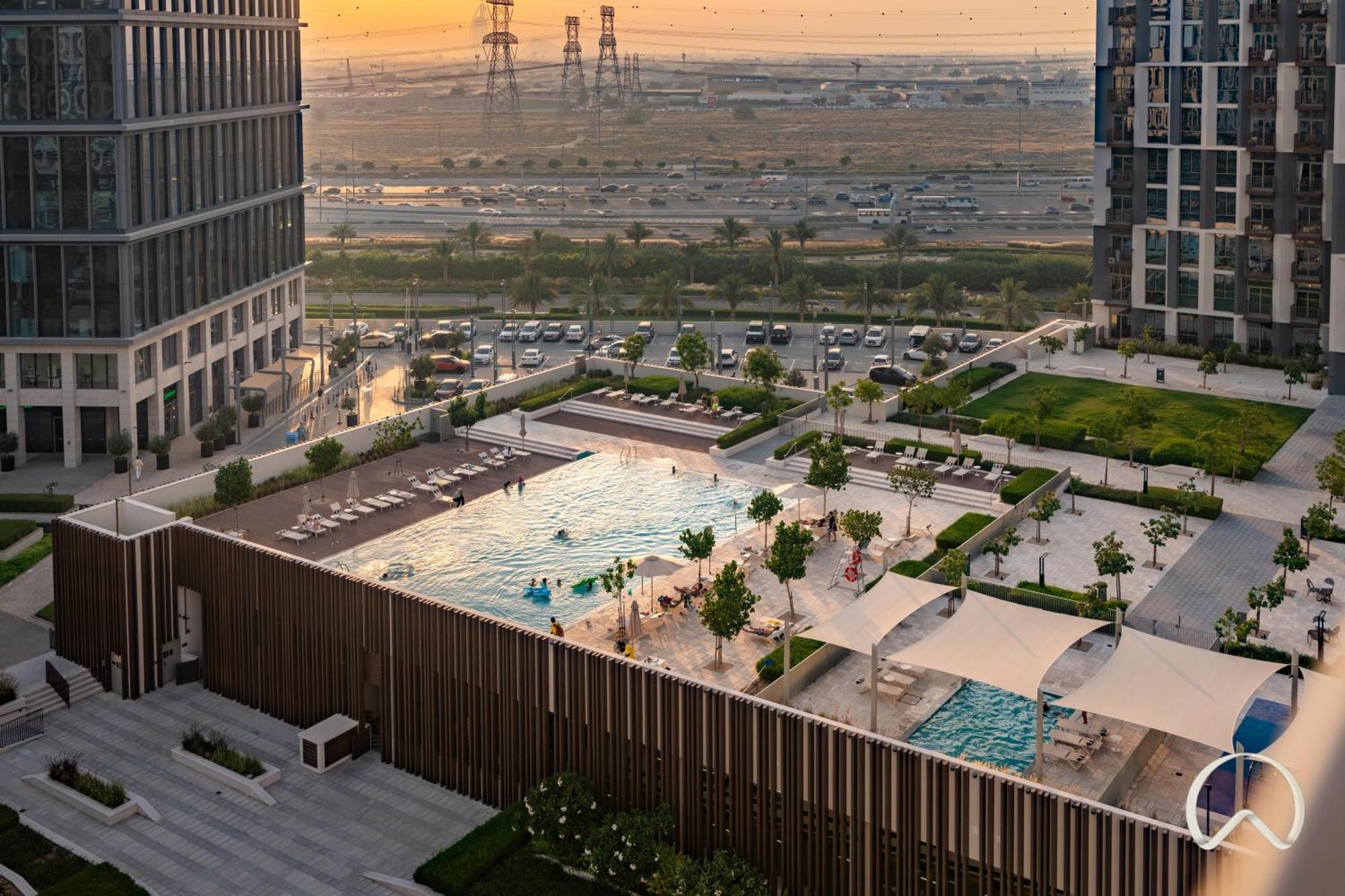 Oraya - Stylish 2br In Socio Tower 2 With Pool View Apartment Dubai