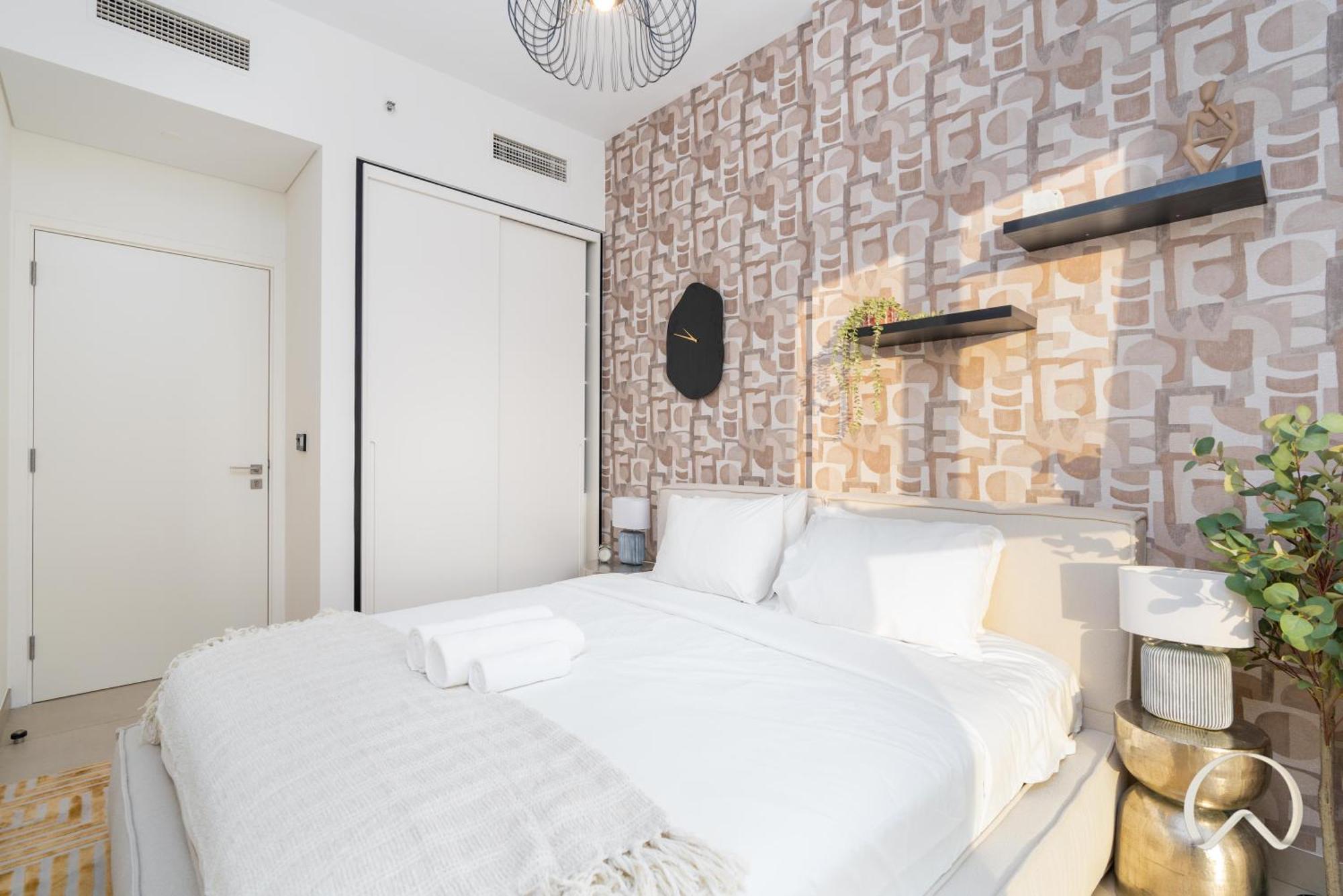 Oraya - Stylish 2br In Socio Tower 2 With Pool View Dubai