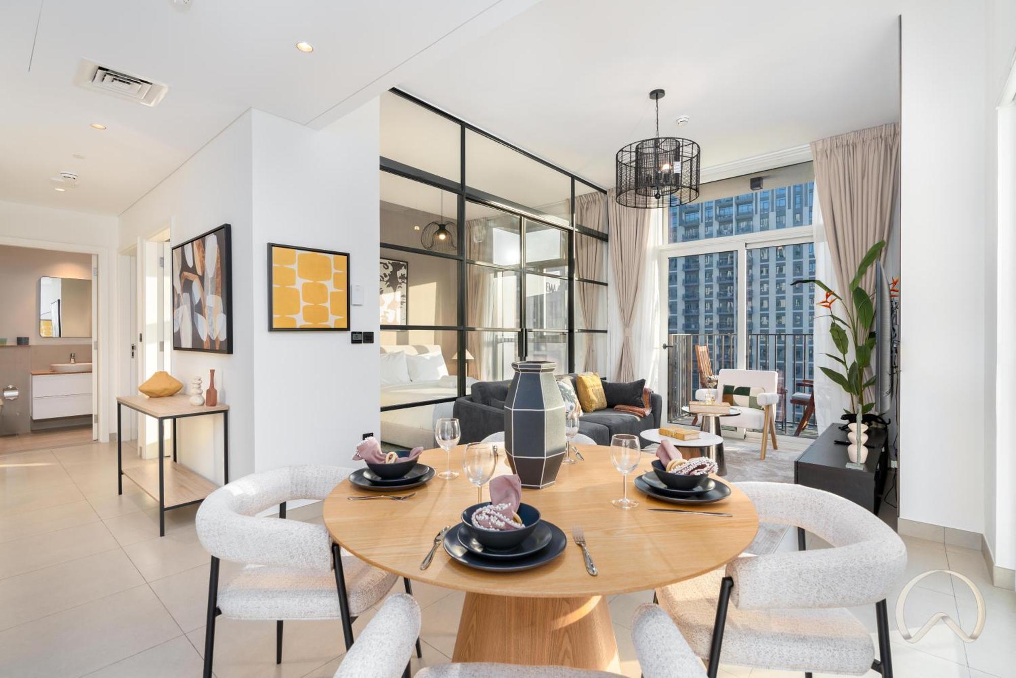 Oraya - Stylish 2br In Socio Tower 2 With Pool View Dubai
