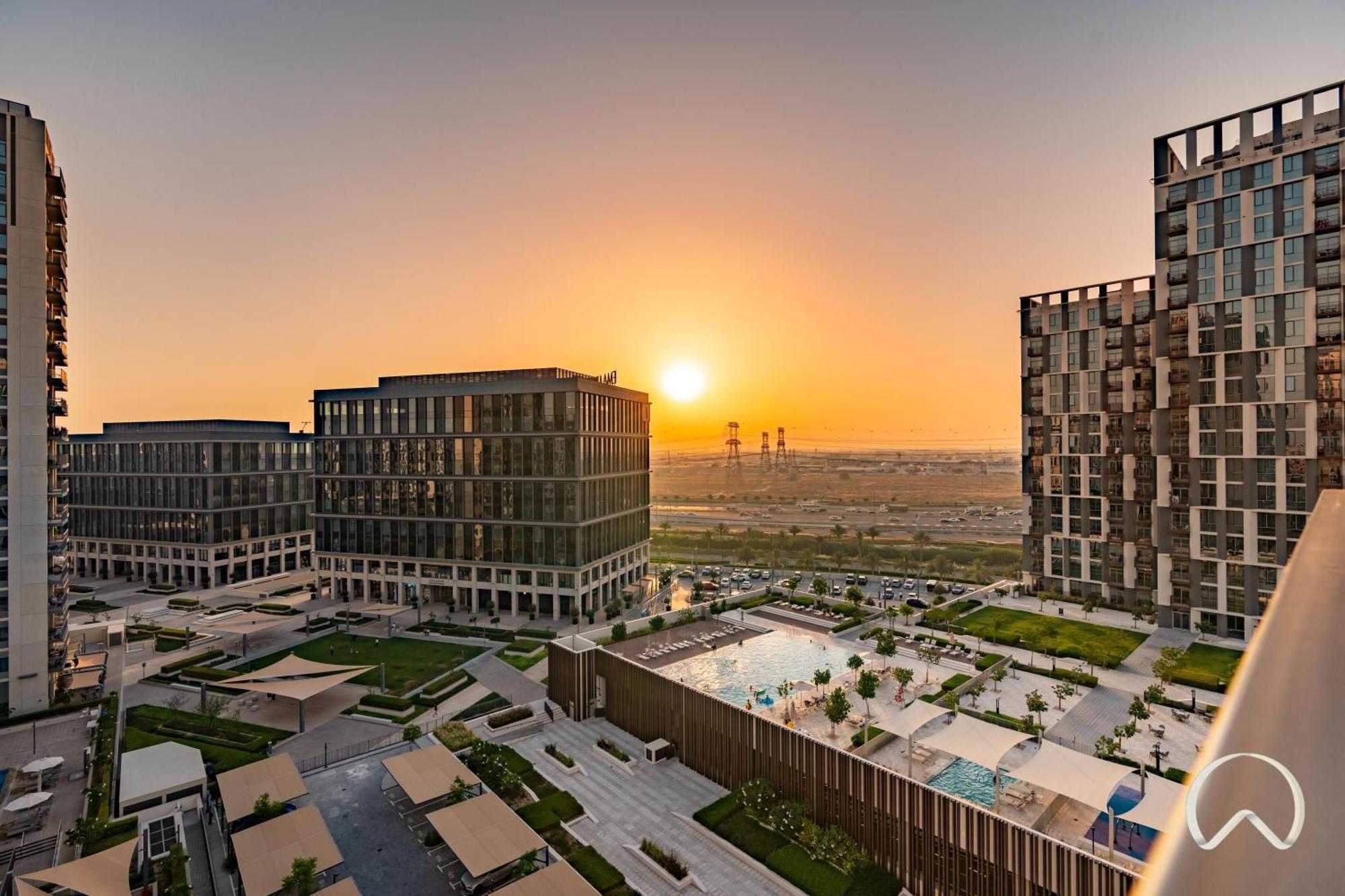 Oraya - Stylish 2br In Socio Tower 2 With Pool View Apartment Dubai