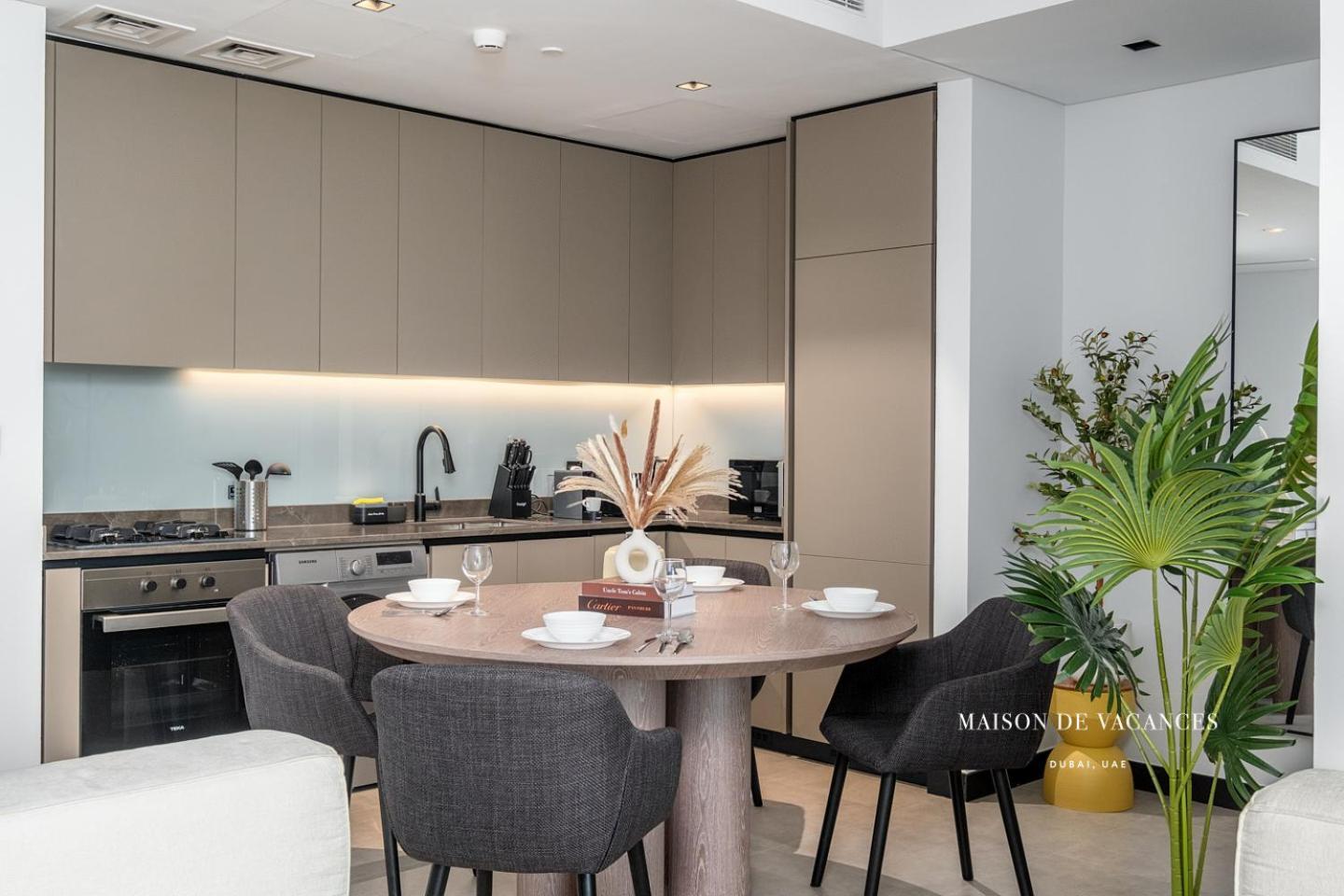 Luxurious 2br W Waterfront And Burj Khalifa View Apartment Dubai