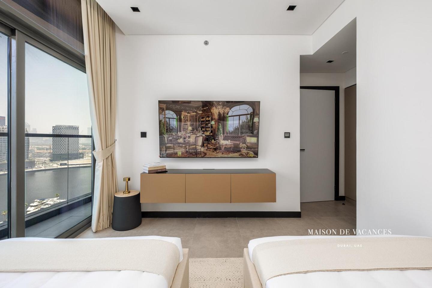 Luxurious 2br W Waterfront And Burj Khalifa View Apartment Dubai