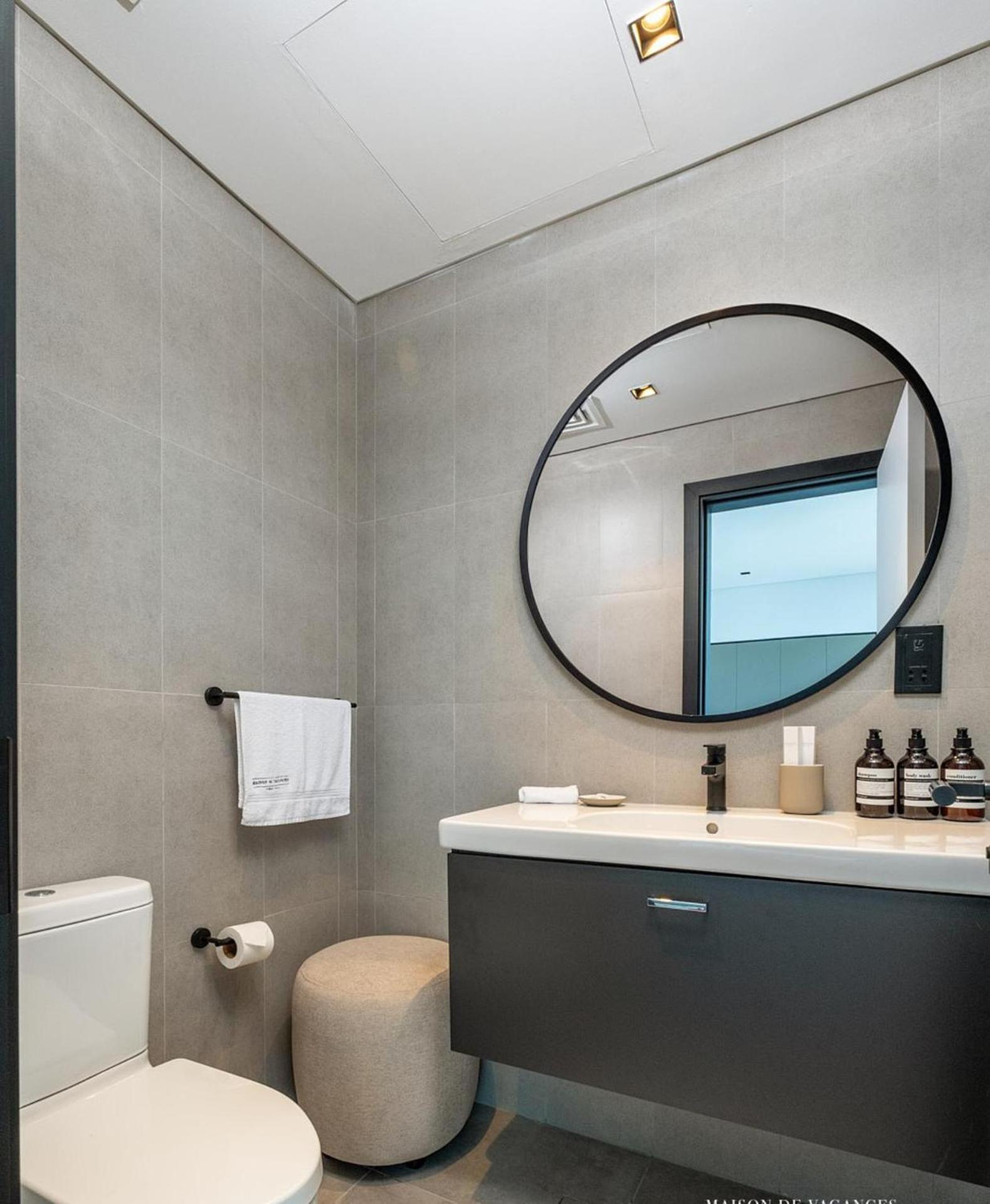 Luxurious 2br W Waterfront And Burj Khalifa View Dubai