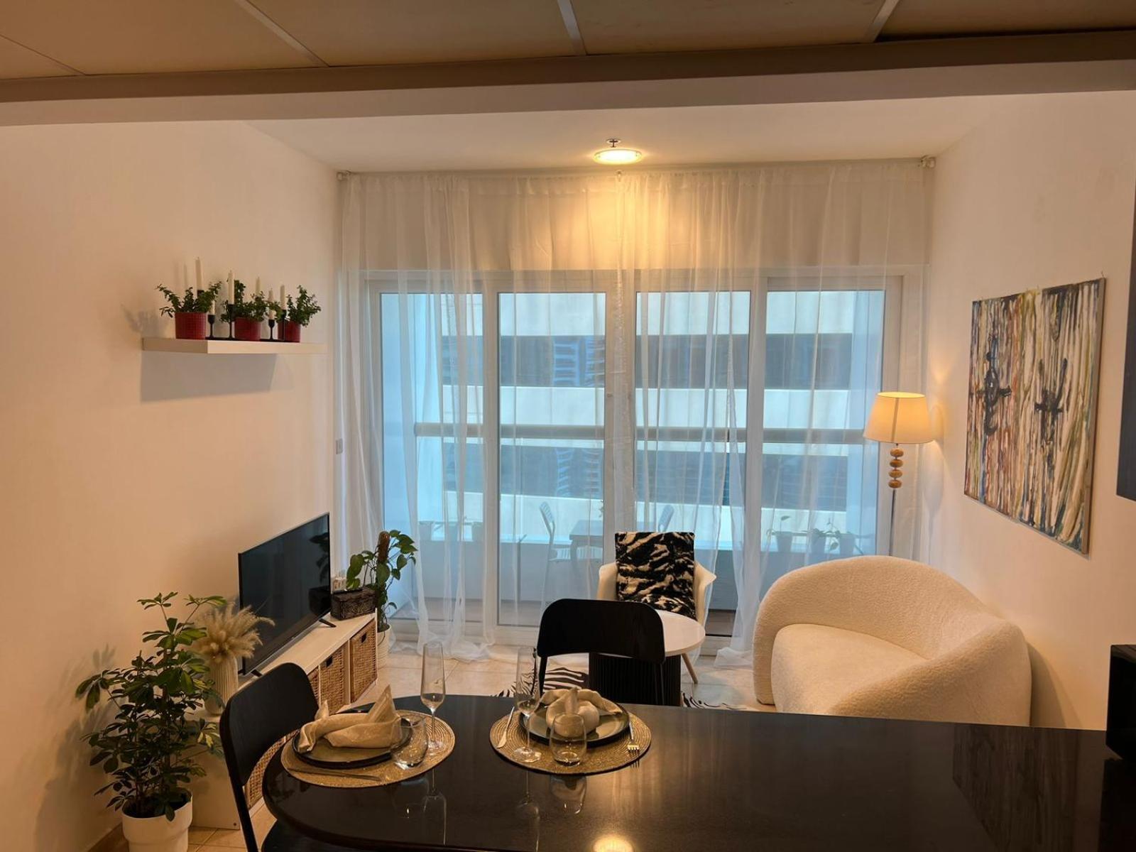 Homestay Ultra Stunning Master Bedroom With Canal View *