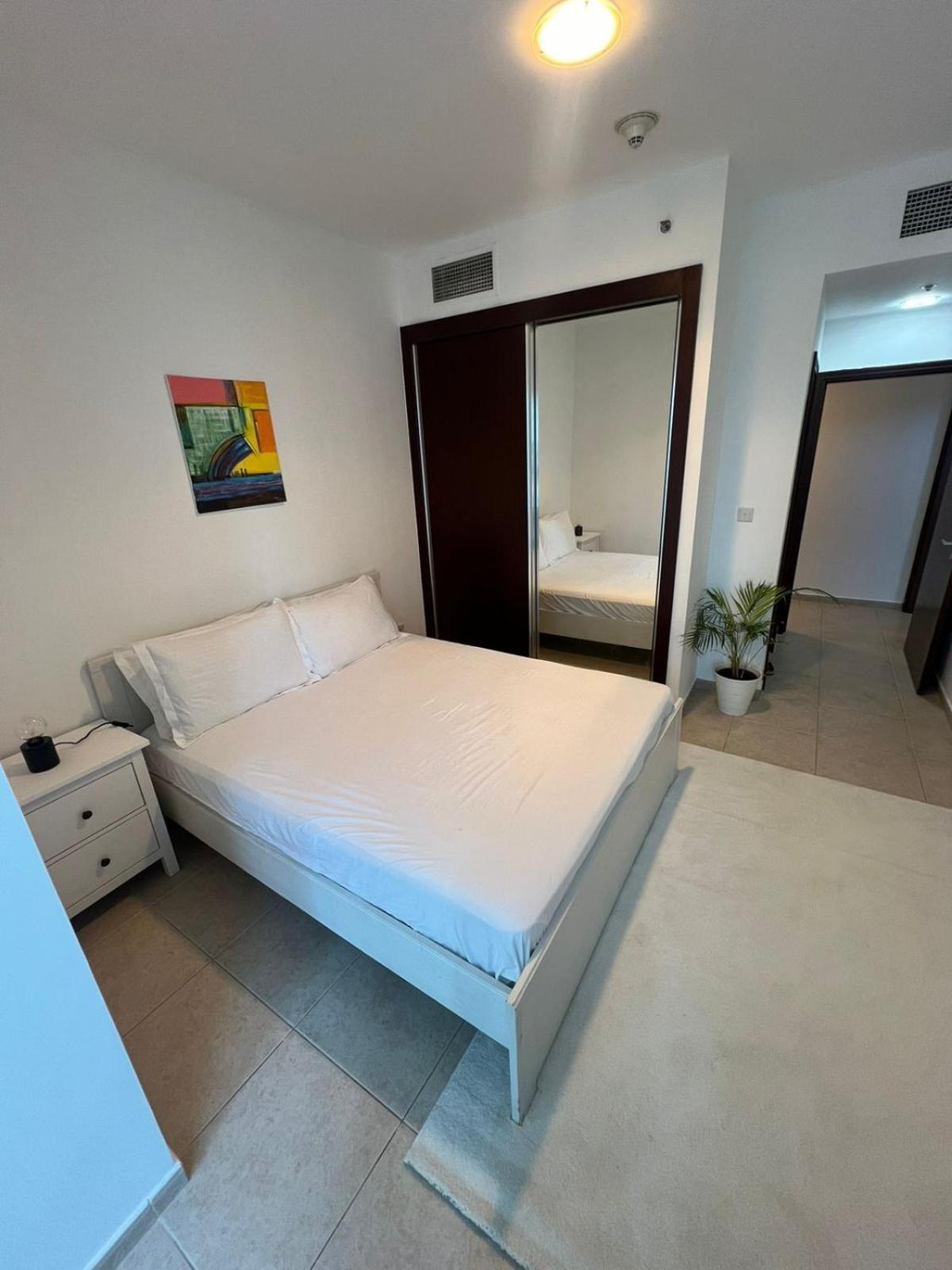 Ultra Stunning Master Bedroom With Canal View Homestay *