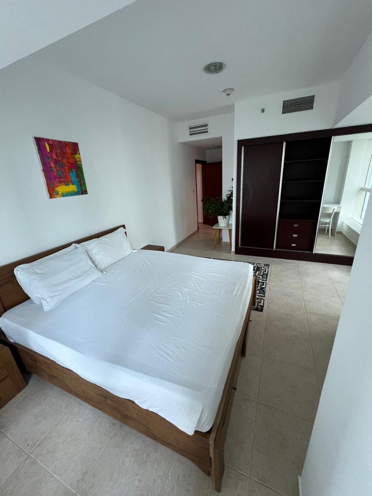 Ultra Stunning Master Bedroom With Canal View Homestay