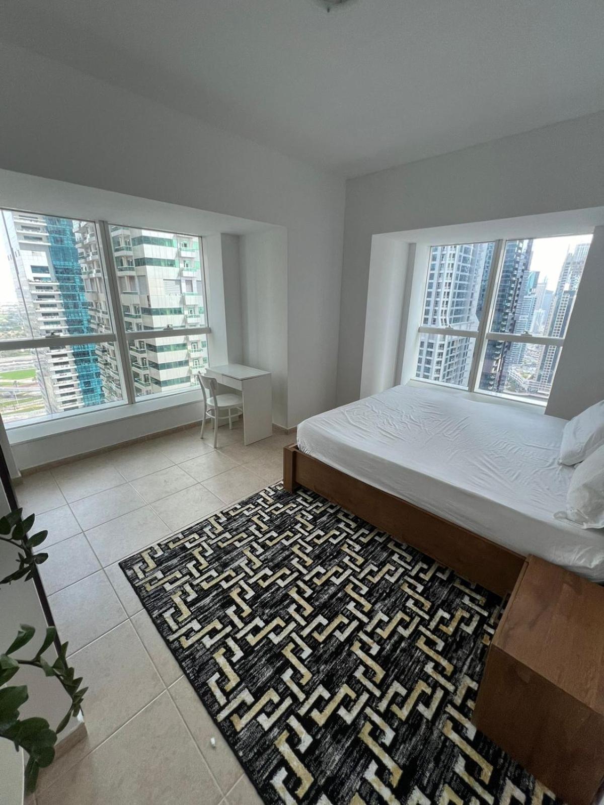 Homestay Ultra Stunning Master Bedroom With Canal View Dubai