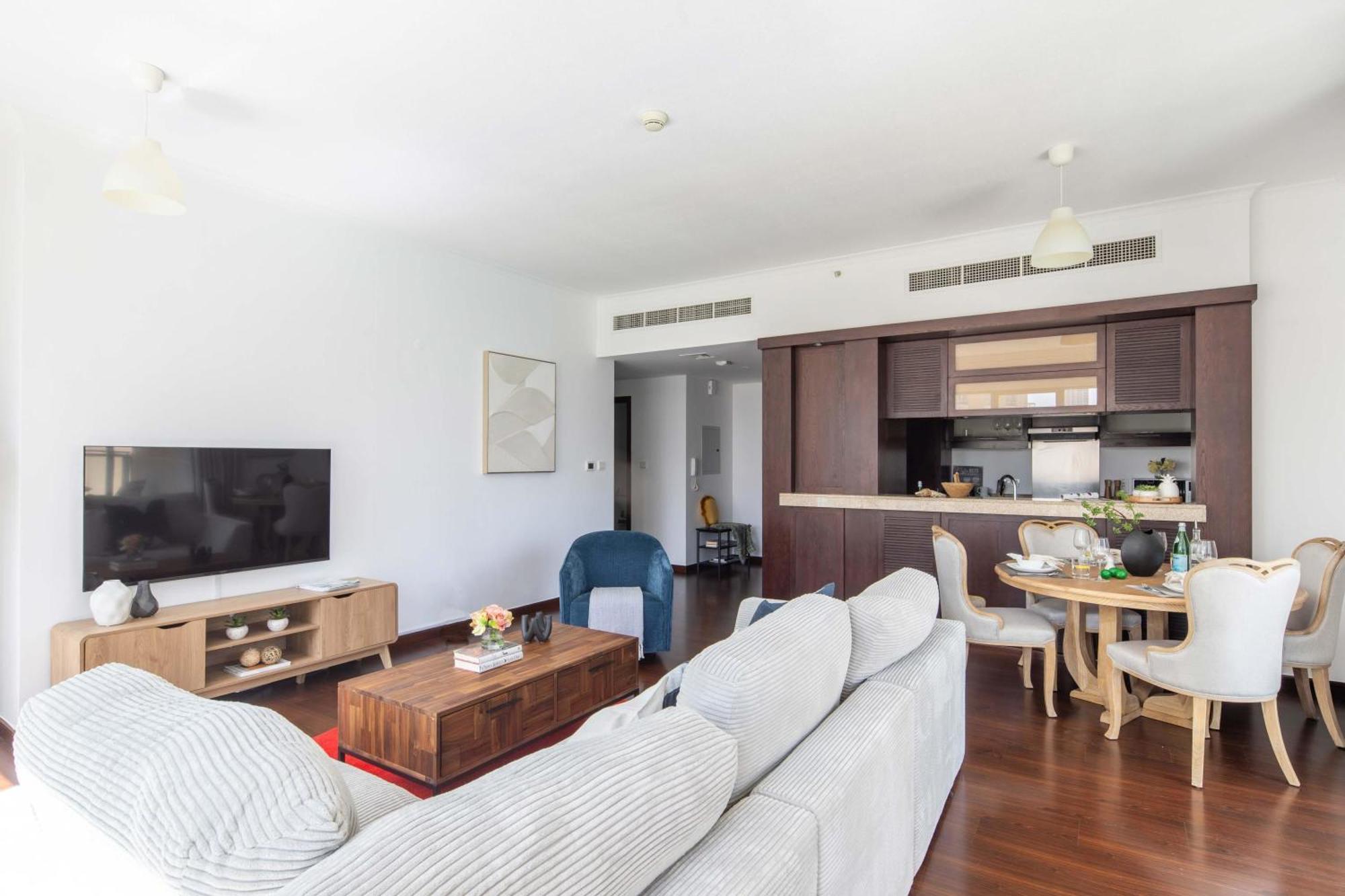 Frank Porter - The Residences 5 Apartment Dubai