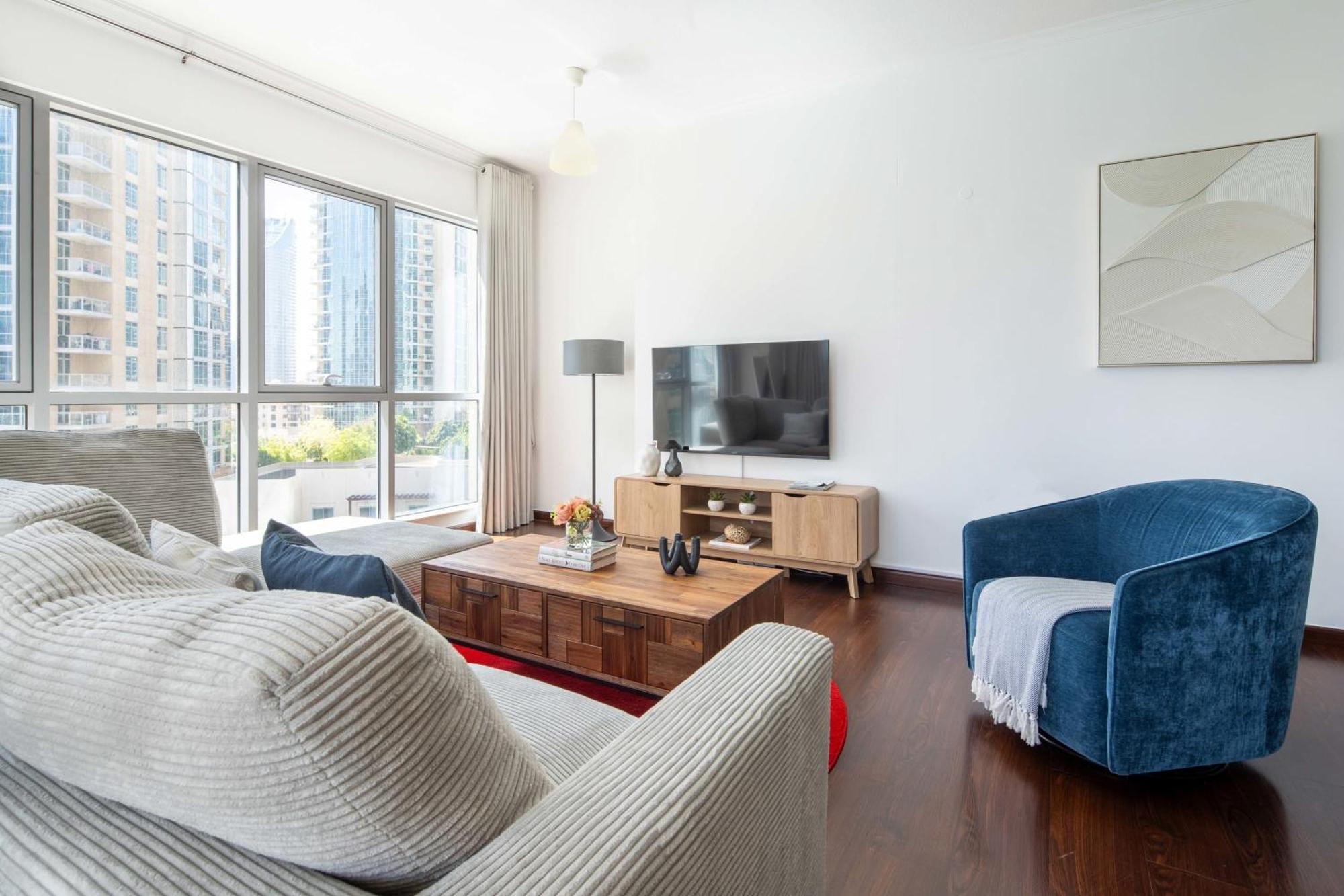 Frank Porter - The Residences 5 *