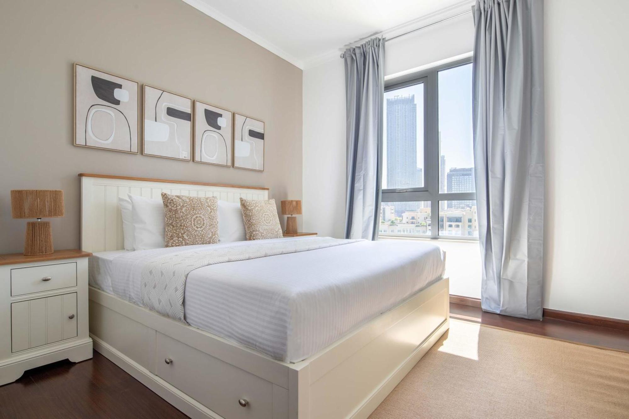 Frank Porter - The Residences 5 Apartment