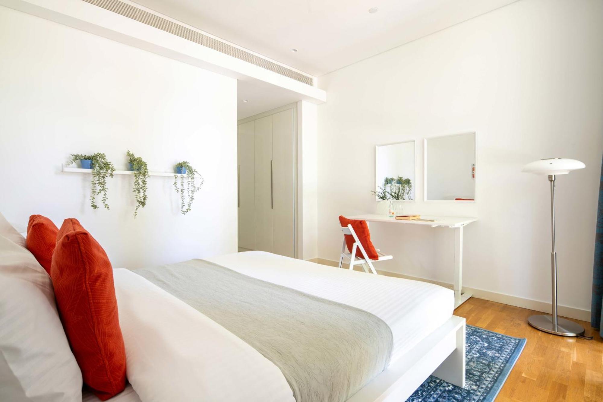 Frank Porter - Bluewaters Residences Building 5