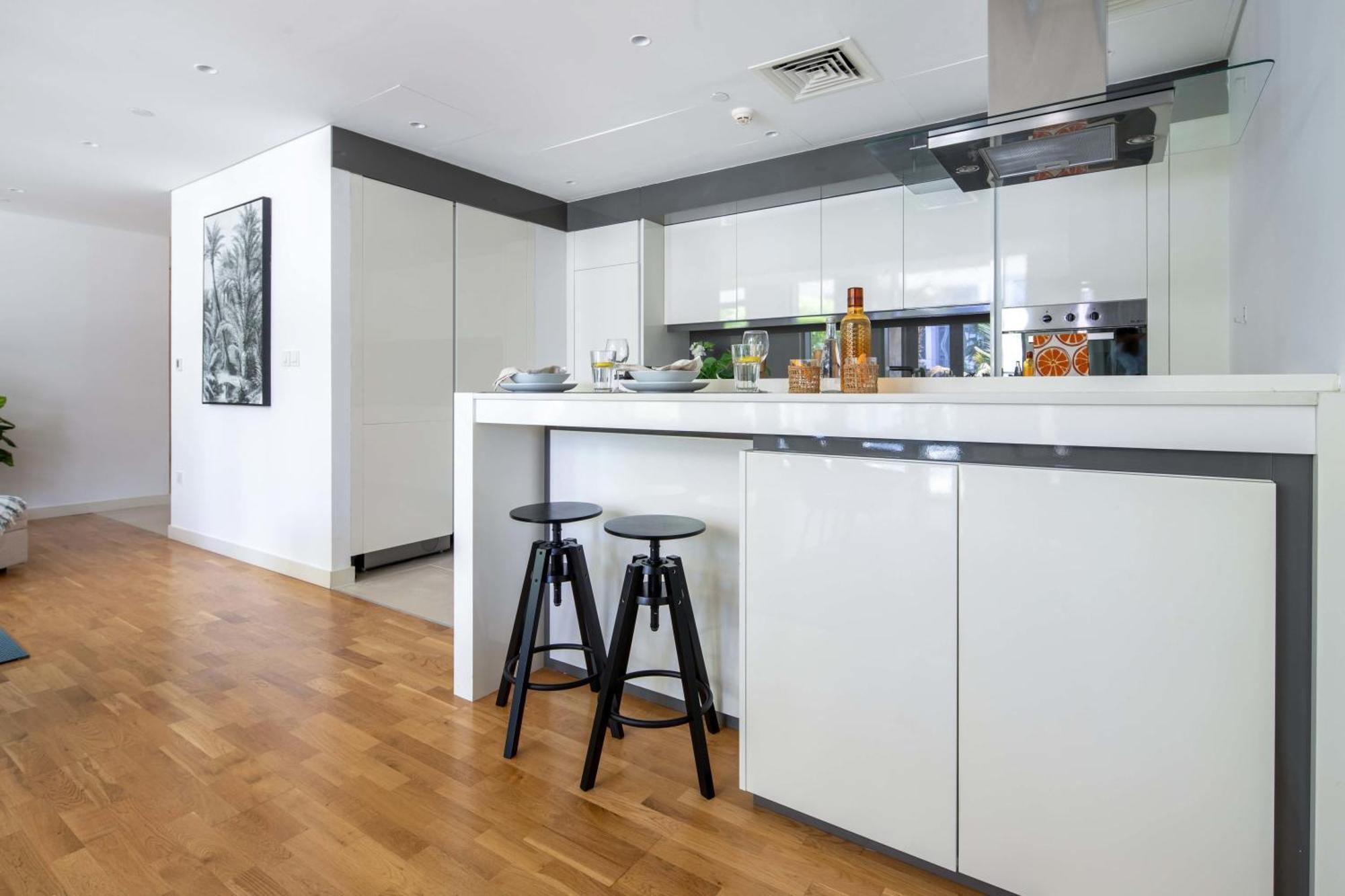 Frank Porter - Bluewaters Residences Building 5 Apartment