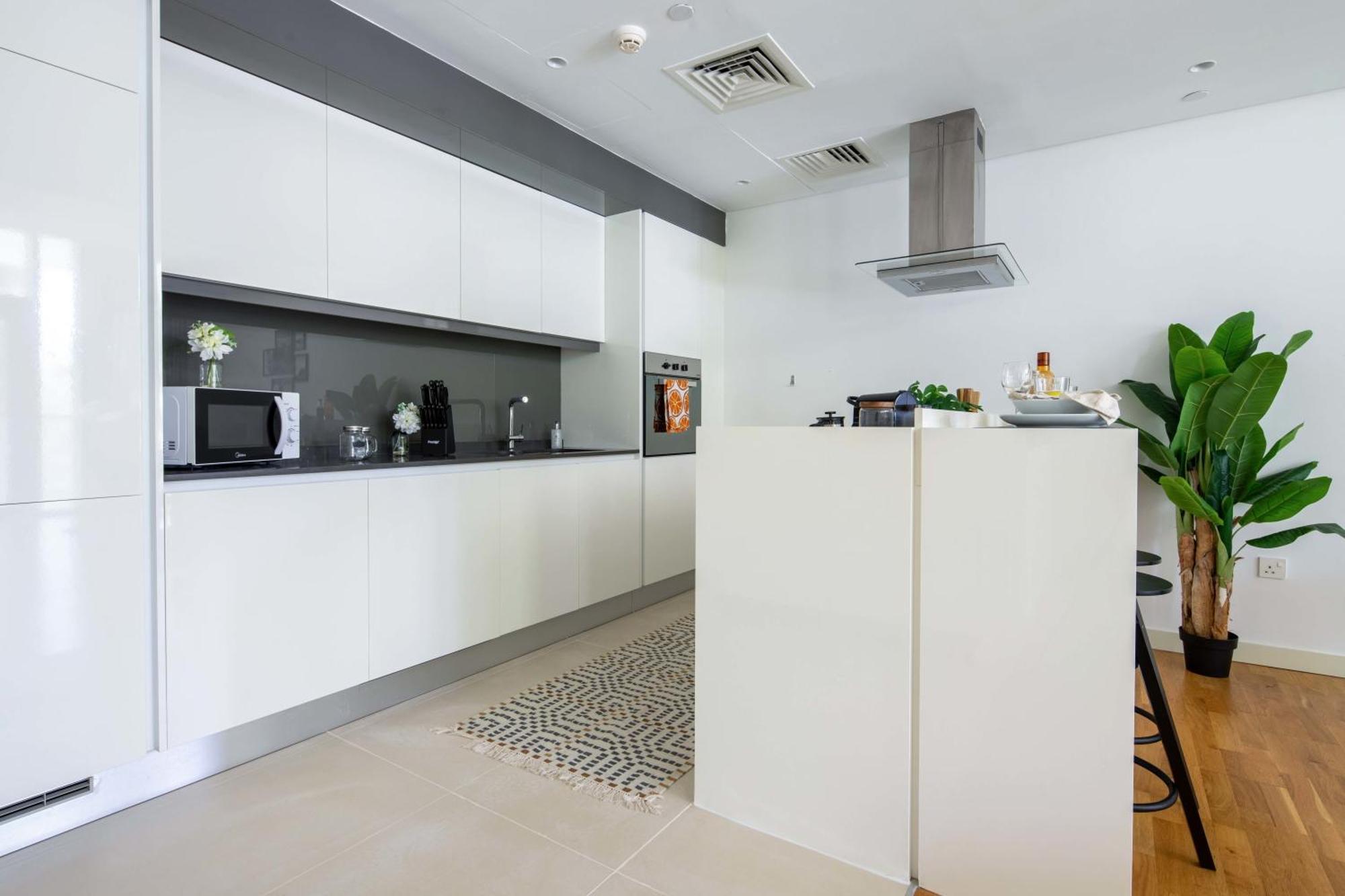 Frank Porter - Bluewaters Residences Building 5 *