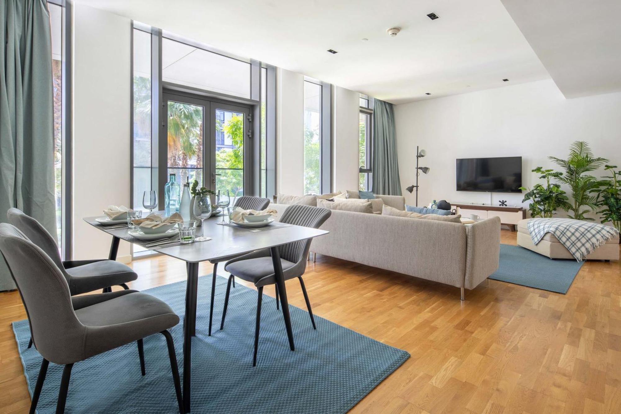 Frank Porter - Bluewaters Residences Building 5 Apartment