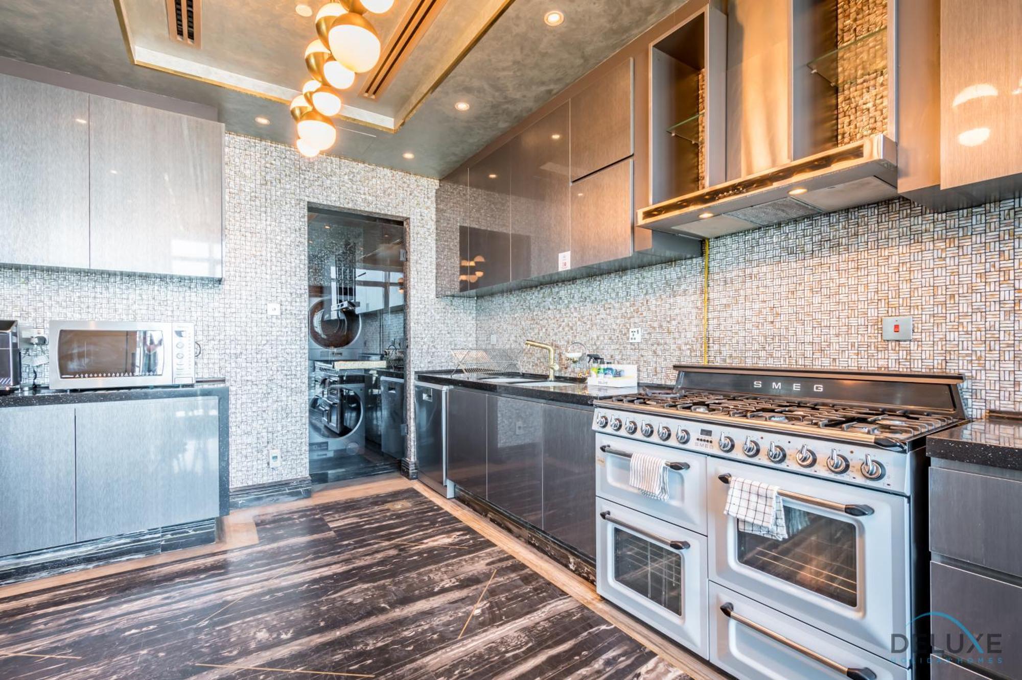Luxurious 3br With Assistant At Mbl In Jumeirah Tower By Deluxe Homes Dubai