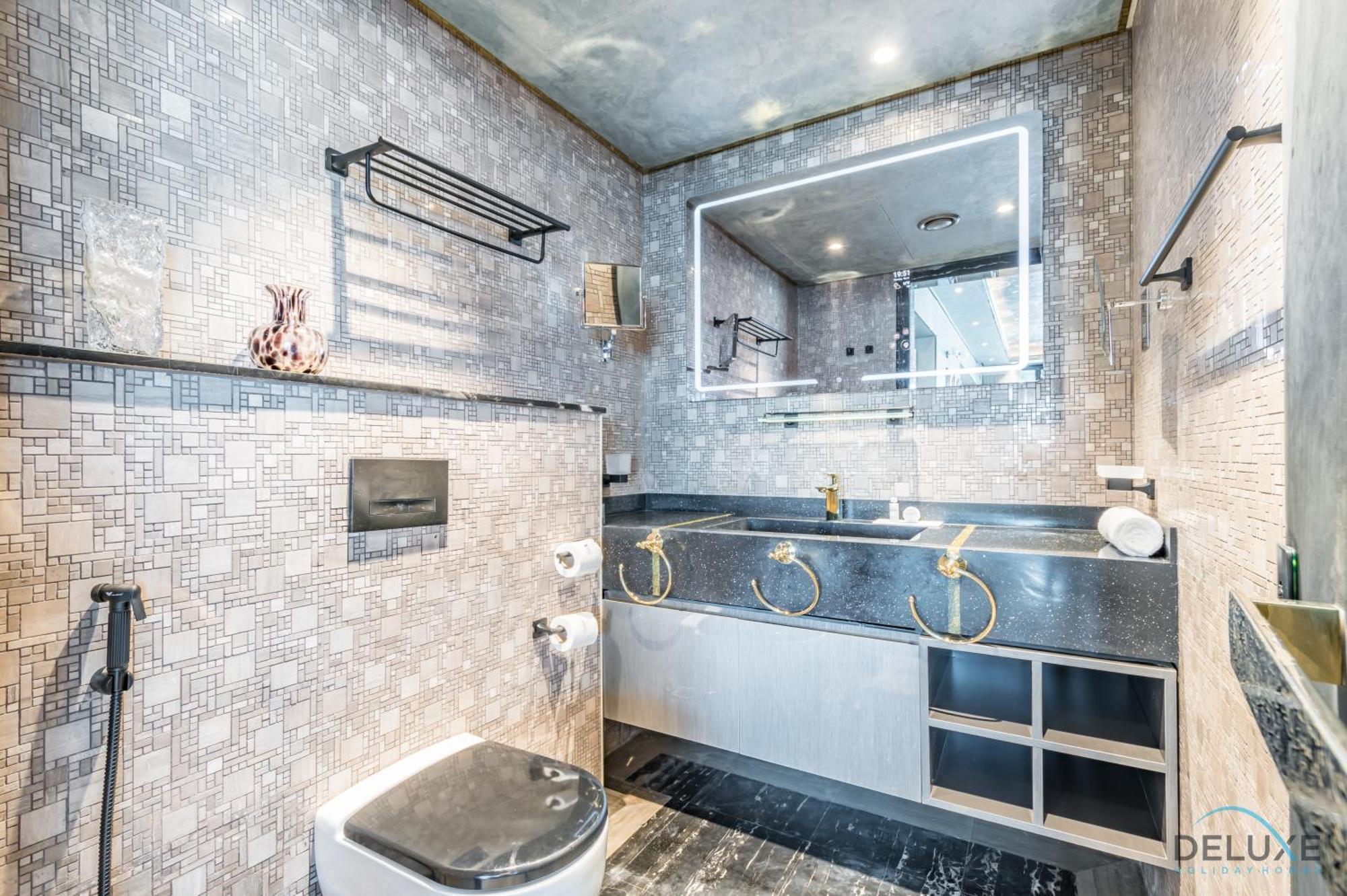 Luxurious 3br With Assistant At Mbl In Jumeirah Tower By Deluxe Homes Apartment Dubai