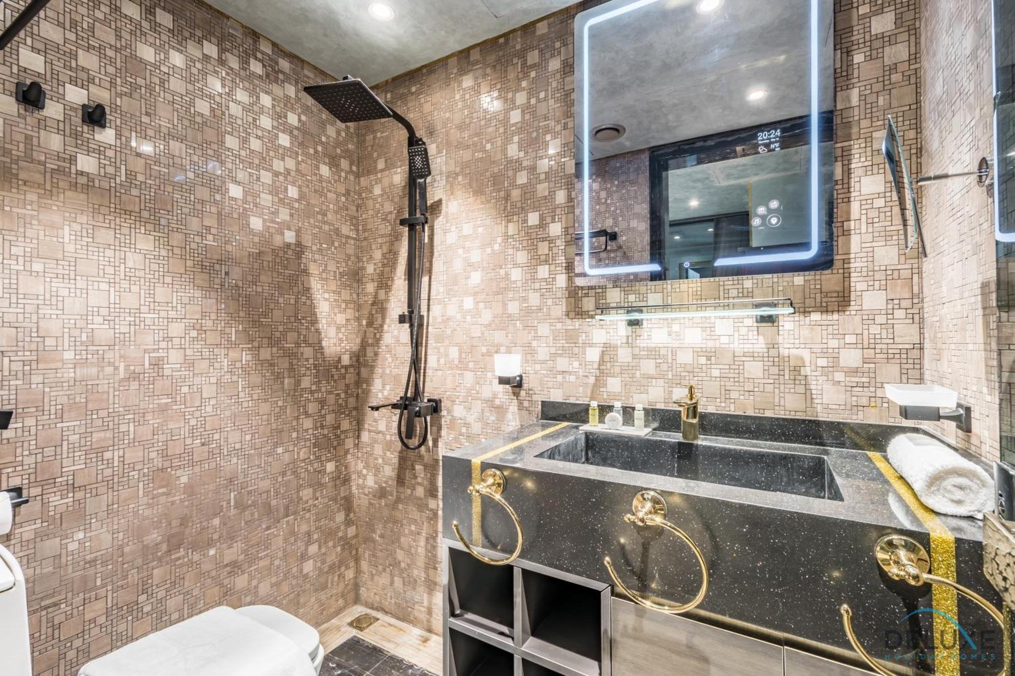 Apartment Luxurious 3br With Assistant At Mbl In Jumeirah Tower By Deluxe Homes *