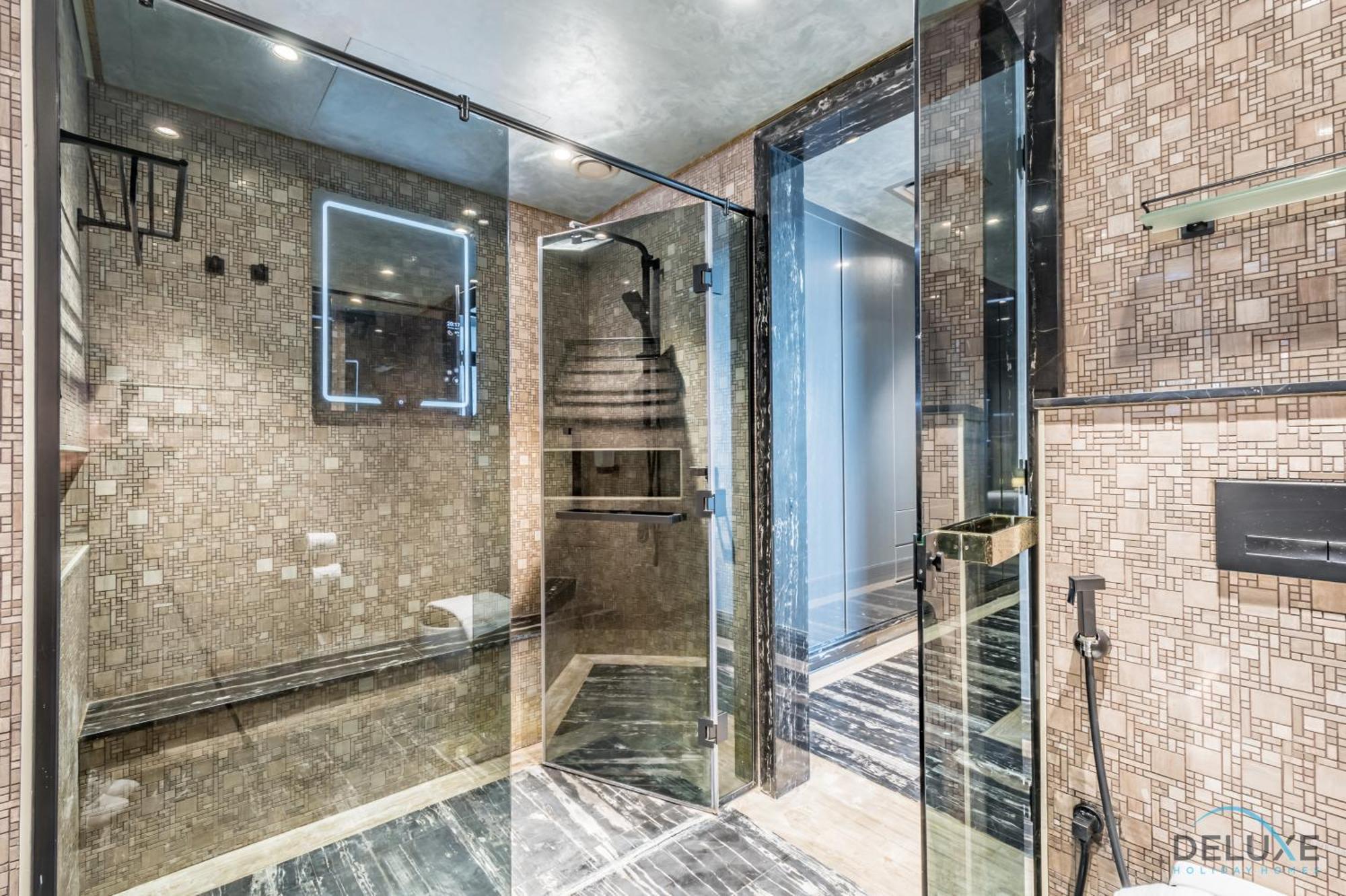 Apartment Luxurious 3br With Assistant At Mbl In Jumeirah Tower By Deluxe Homes Dubai