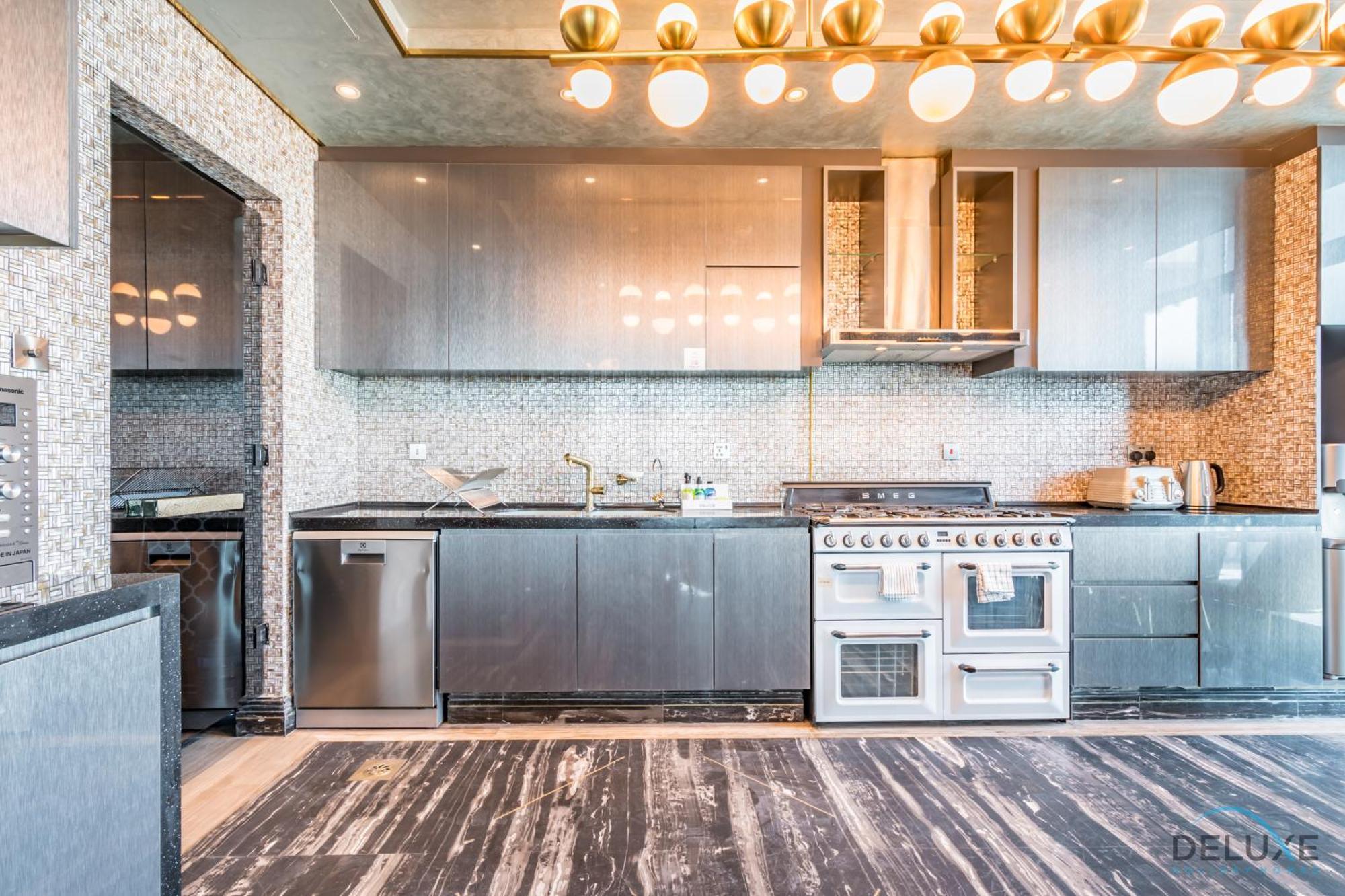 Apartment Luxurious 3br With Assistant At Mbl In Jumeirah Tower By Deluxe Homes Dubai