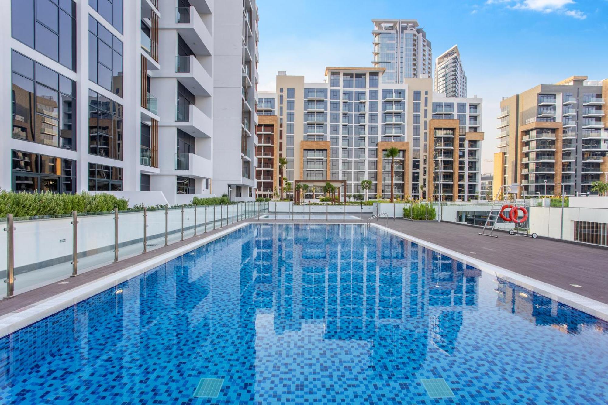 Elegant 1br Retreat In Azizi Riviera 36 Apartment