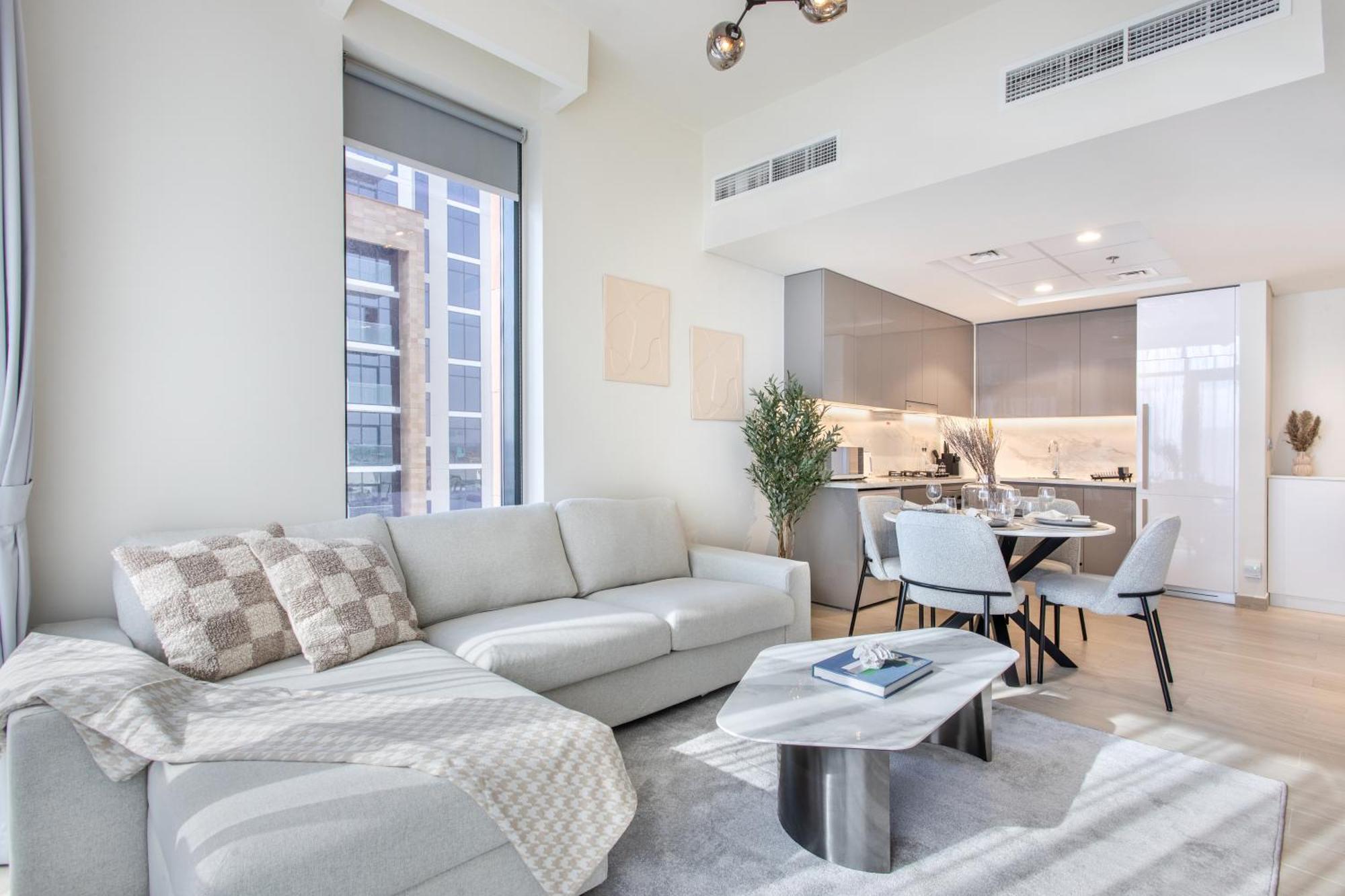 Elegant 1br Retreat In Azizi Riviera 36 Apartment
