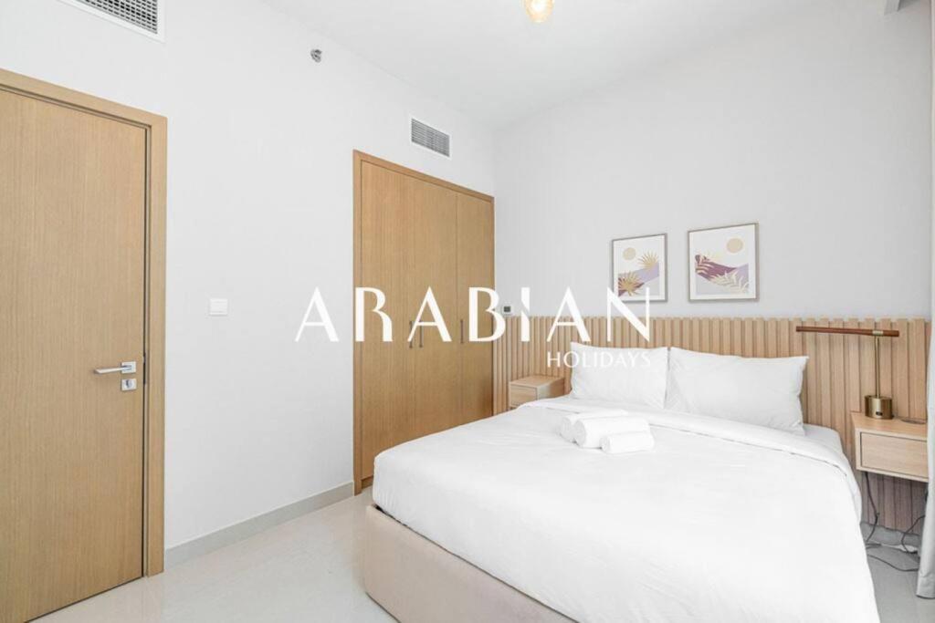 Spectacular 3 Bedroom On Waterfront In Harbour Views *
