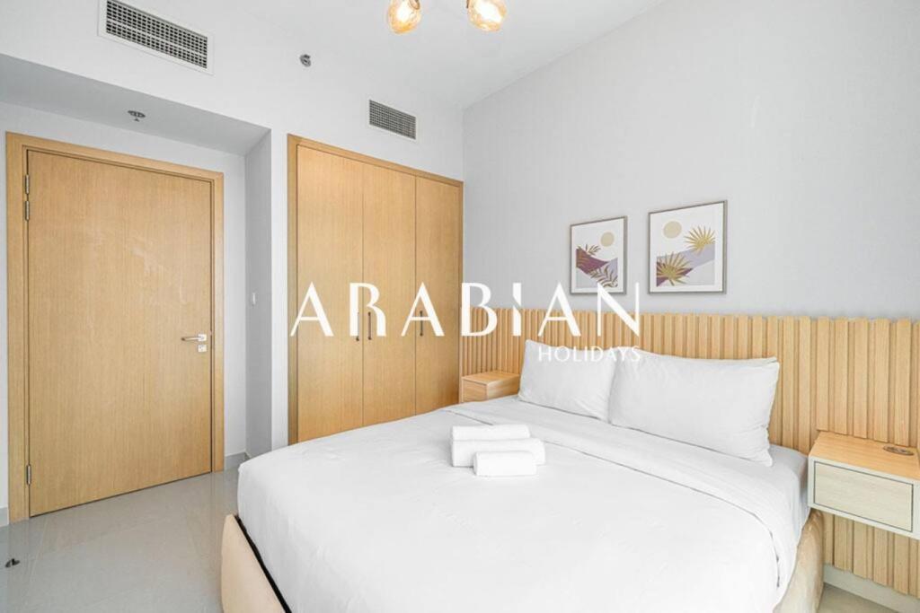 Spectacular 3 Bedroom On Waterfront In Harbour Views